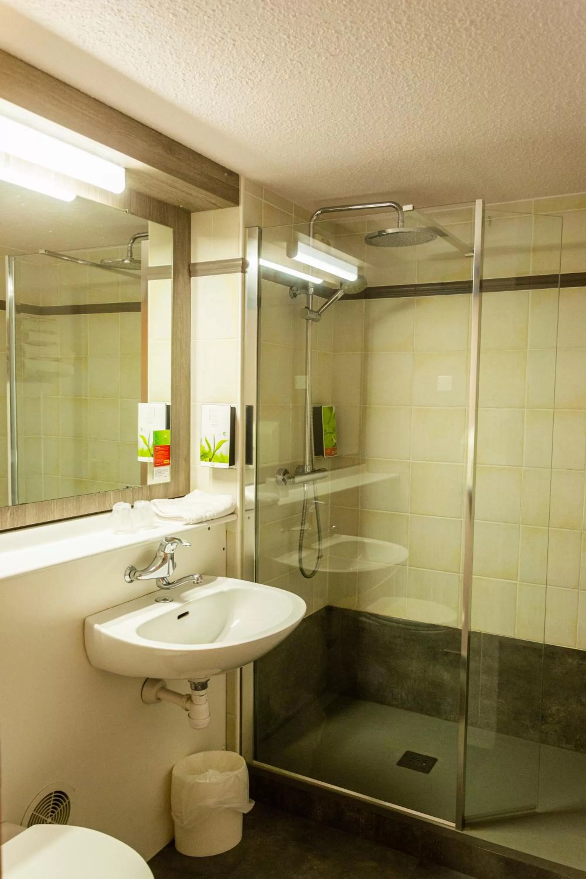 Bathroom in initial by balladins La Roche-sur-Yon