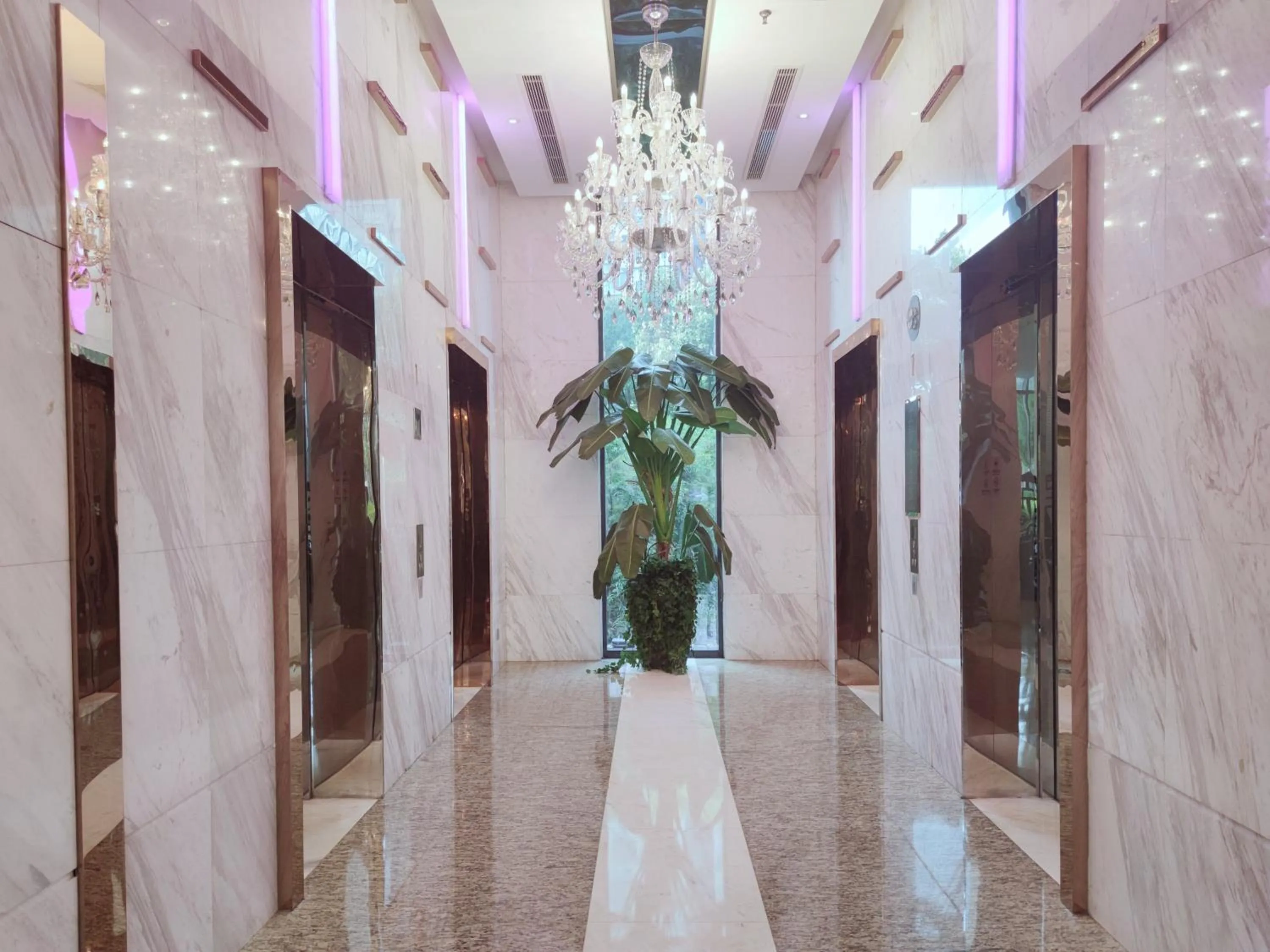 Lobby or reception in Holiday Inn Shanghai Hongqiao West by IHG