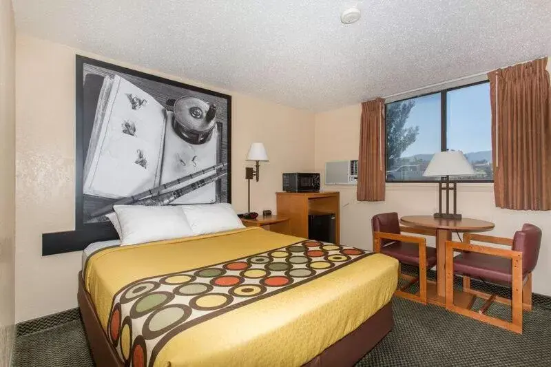 Bed in Super 8 by Wyndham Casper West by the River