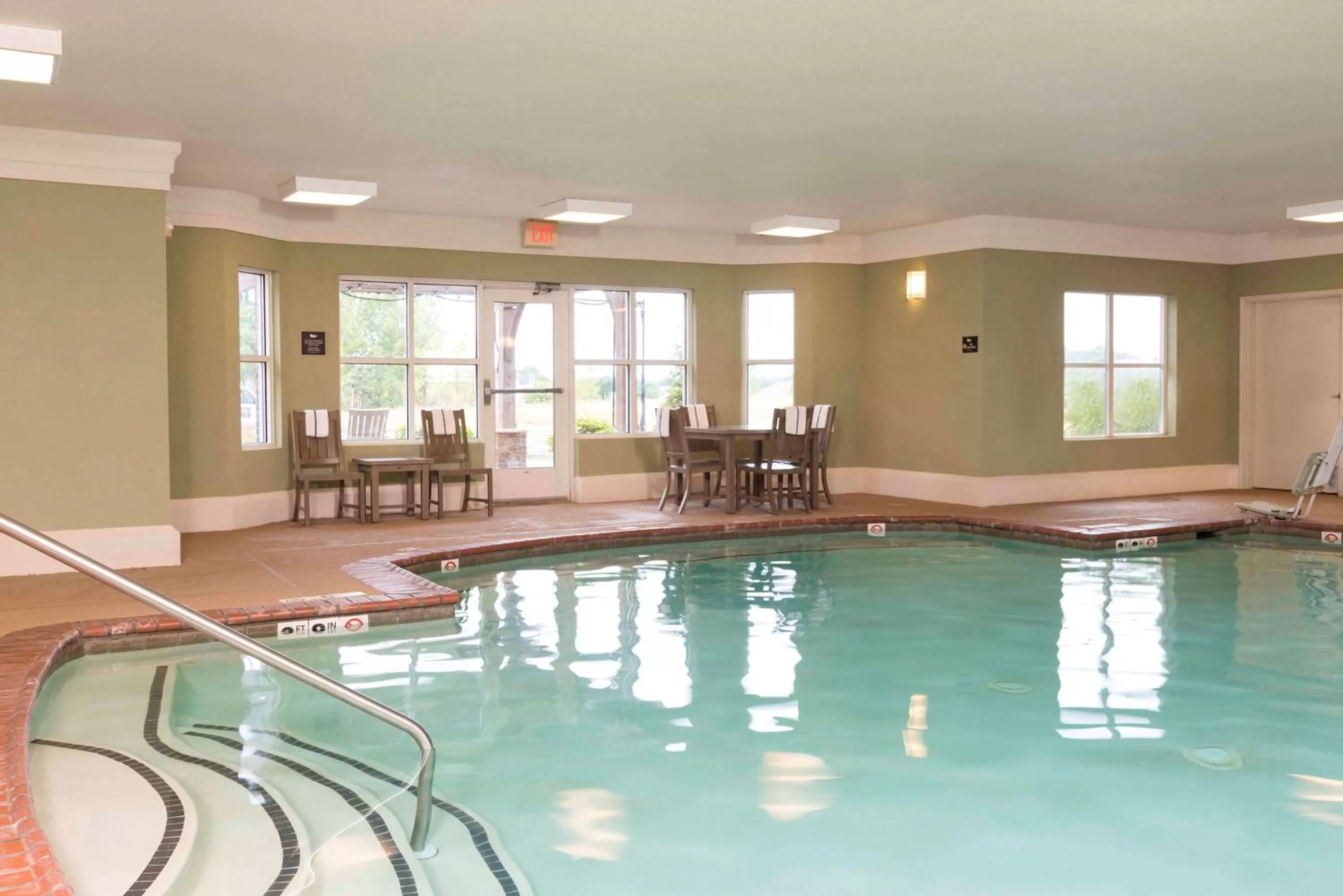 Pool view in Homewood Suites by Hilton Indianapolis Airport / Plainfield