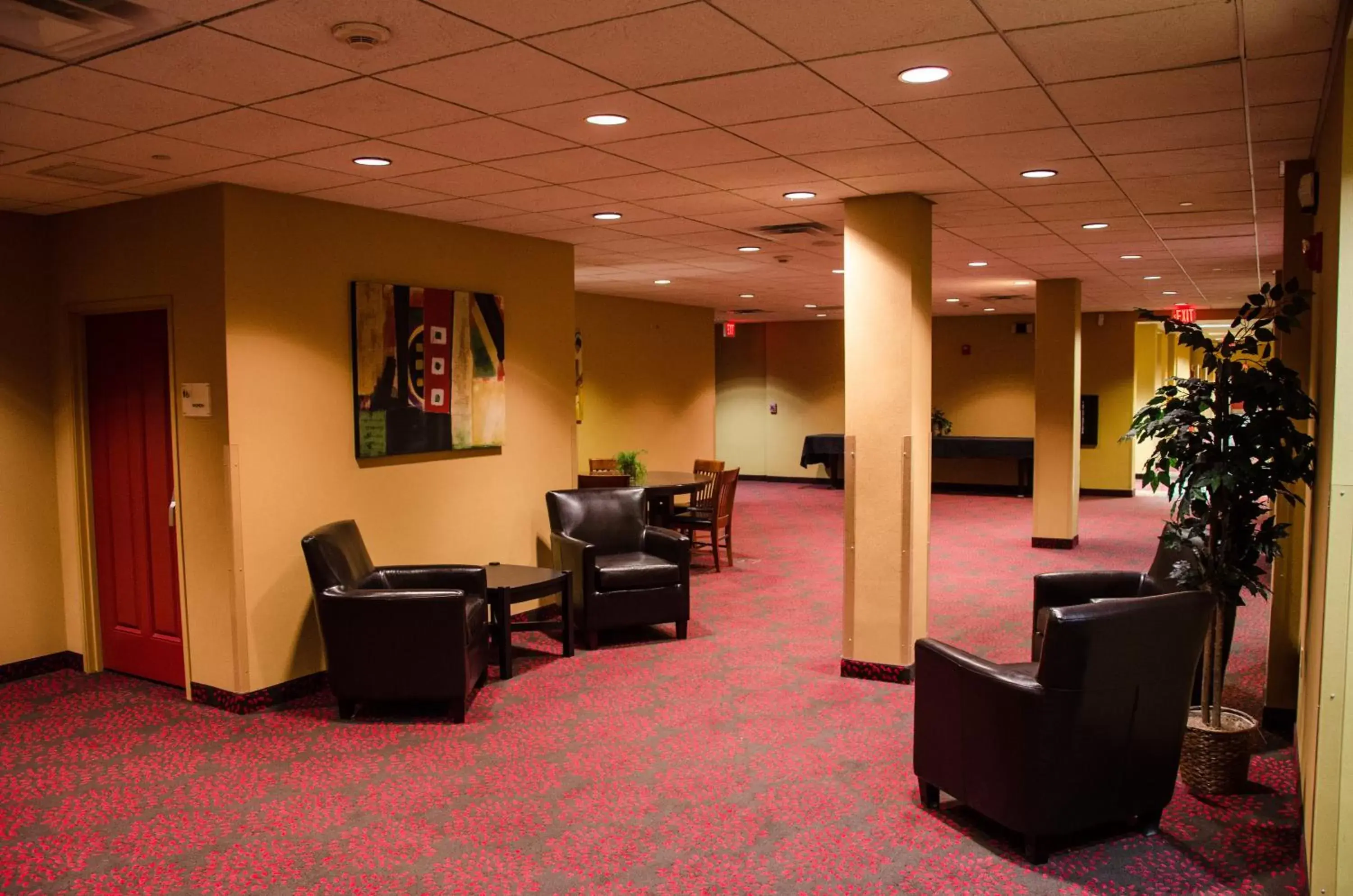 Meeting/conference room, Lobby/Reception in Holiday Inn Hotel Pewaukee-Milwaukee West, an IHG Hotel