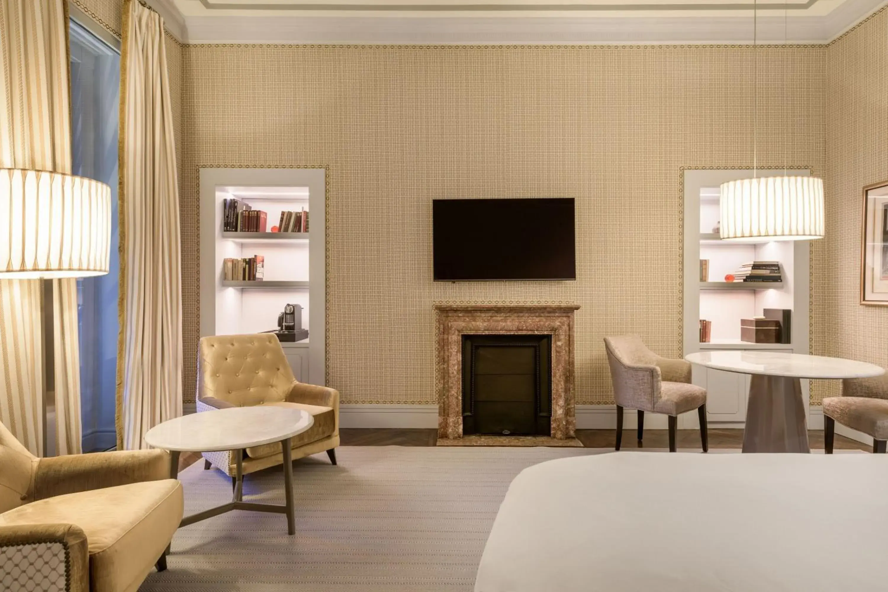 Photo of the whole room, TV/Entertainment Center in Santo Mauro, a Luxury Collection Hotel, Madrid