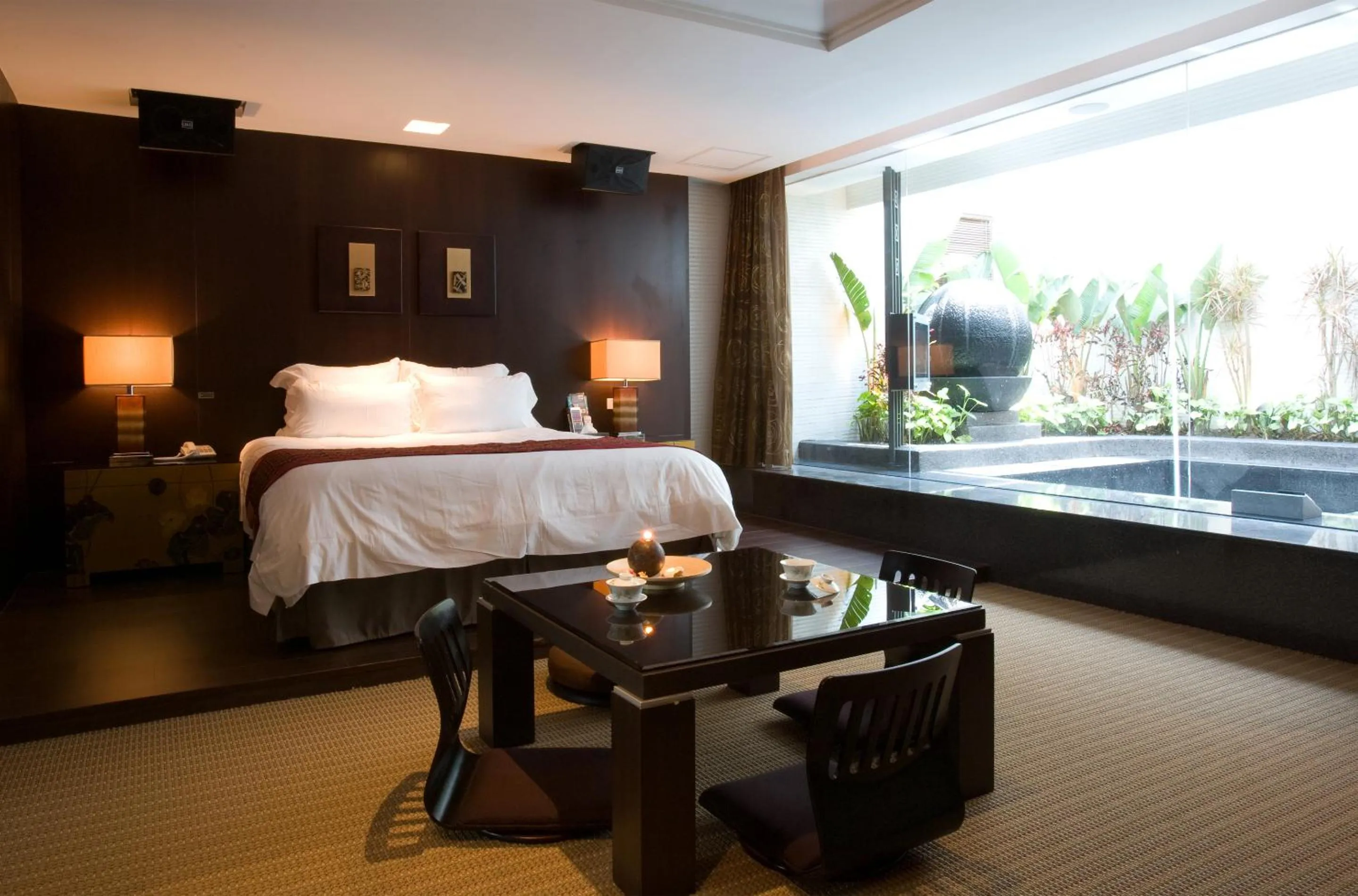 Photo of the whole room, Bed in Yes Motel