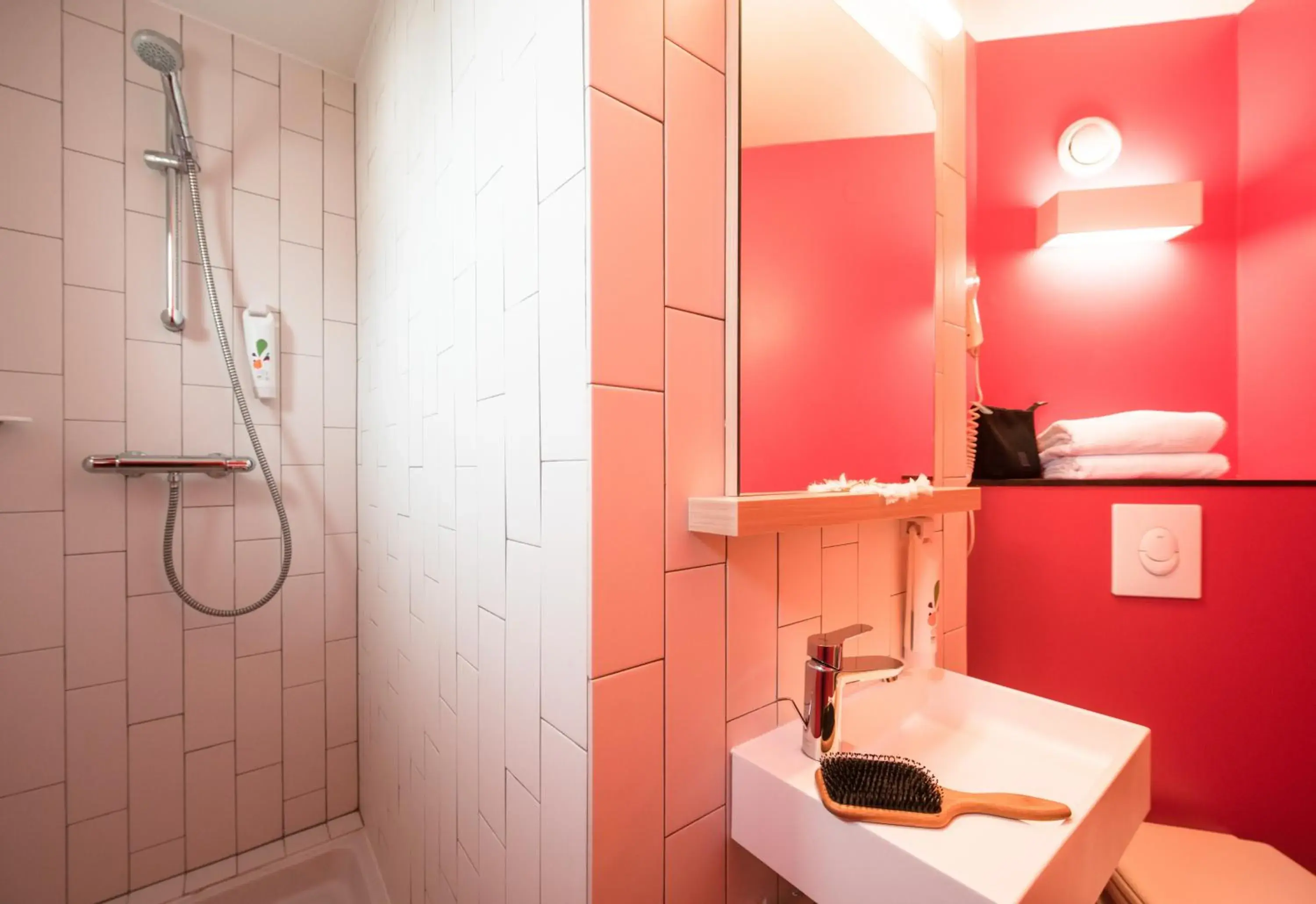 Shower, Bathroom in ibis Styles Vichy Centre