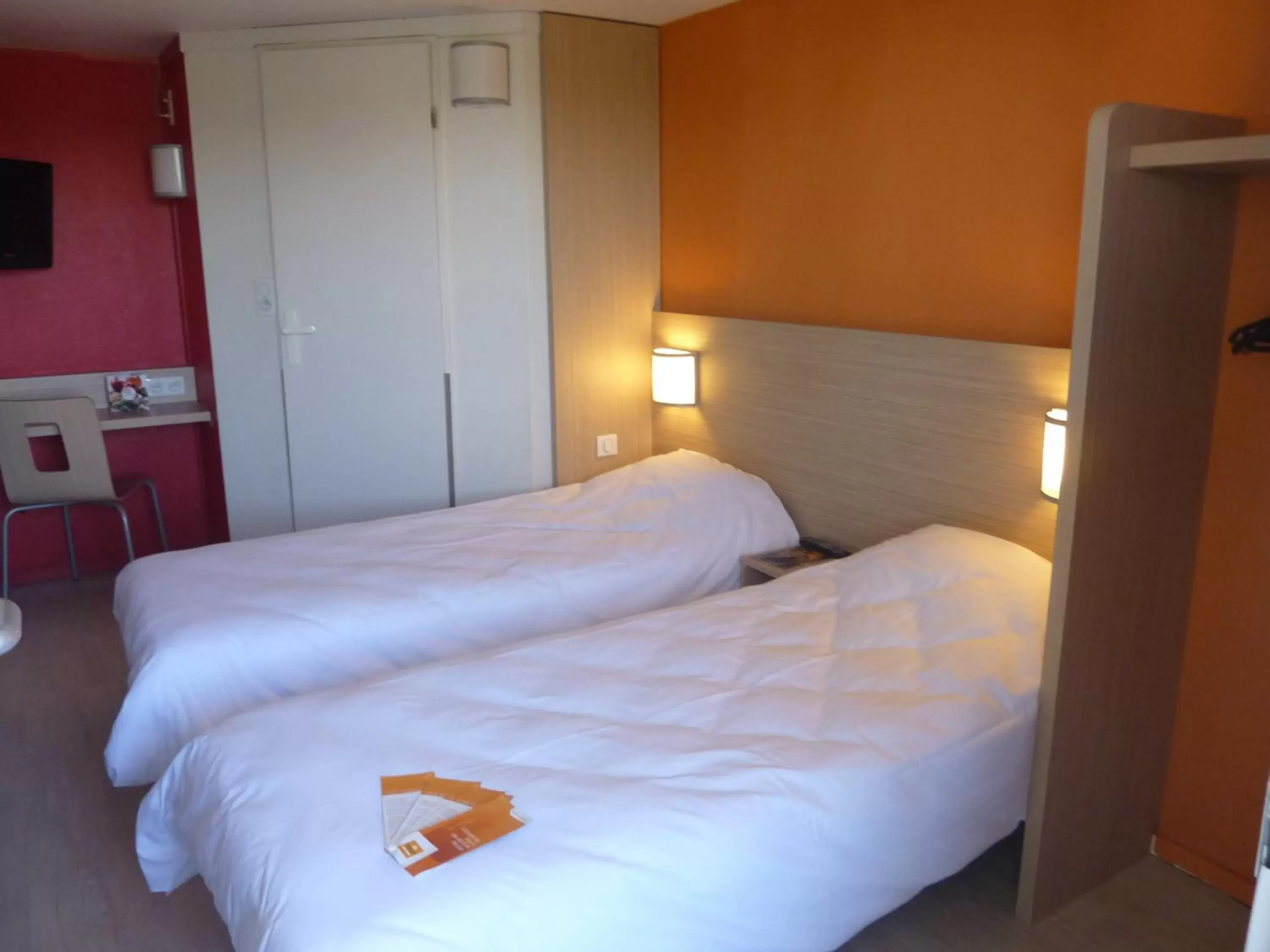 Photo of the whole room, Bed in Premiere Classe Strasbourg Ouest