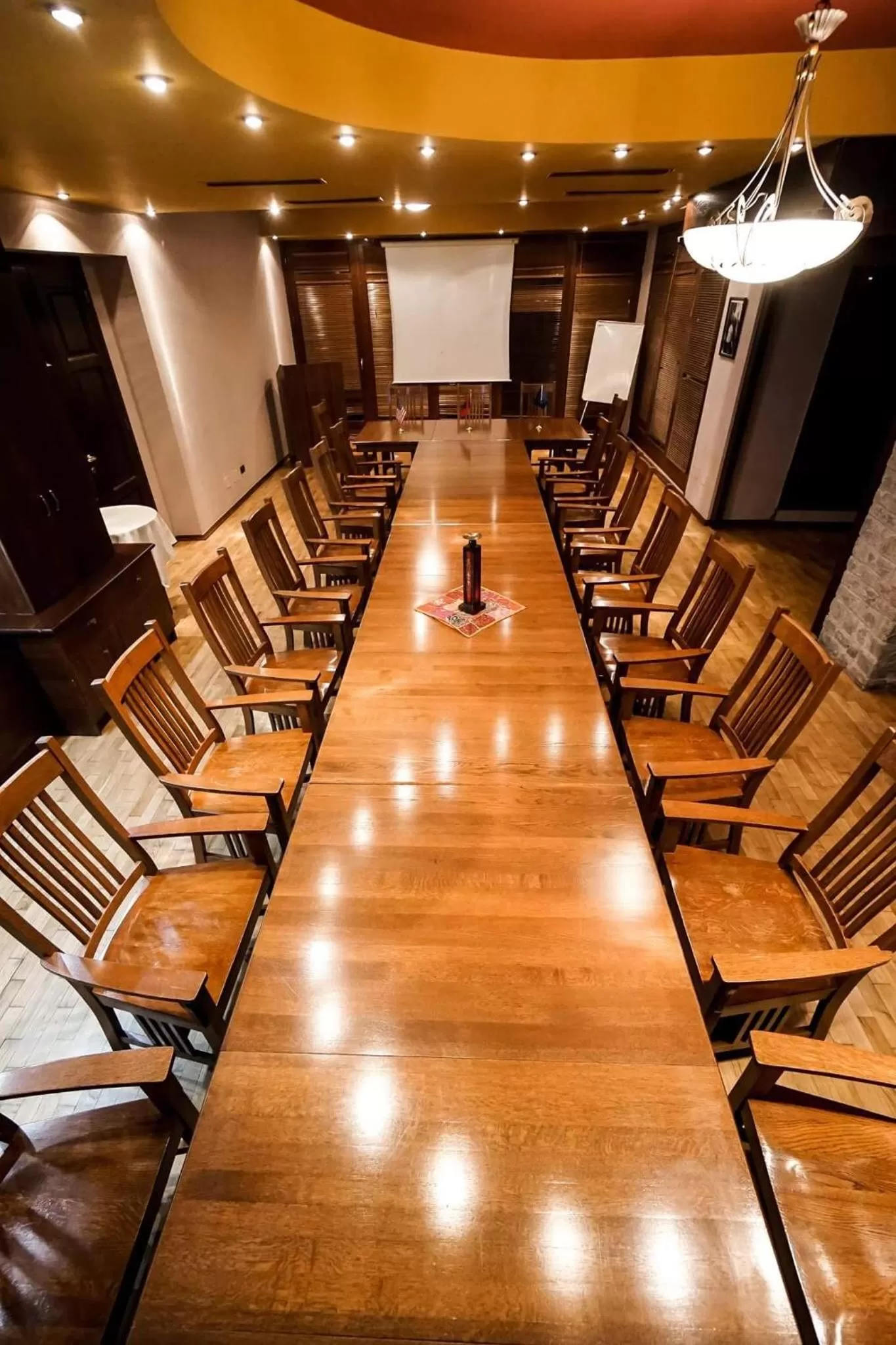 Restaurant/places to eat in Real Scampis Hotel