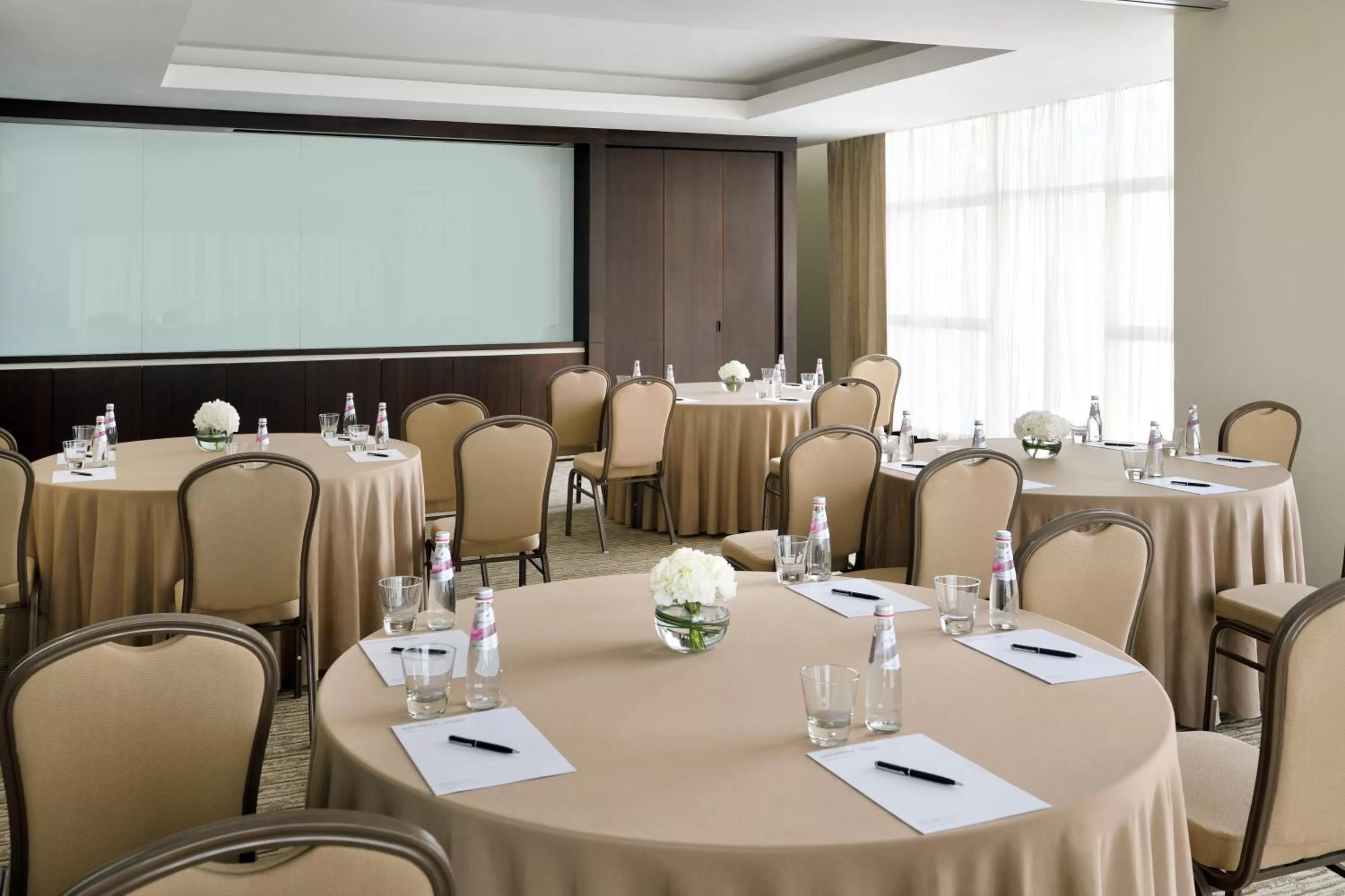 Business facilities in Mövenpick Hotel Jumeirah Lakes Towers Dubai
