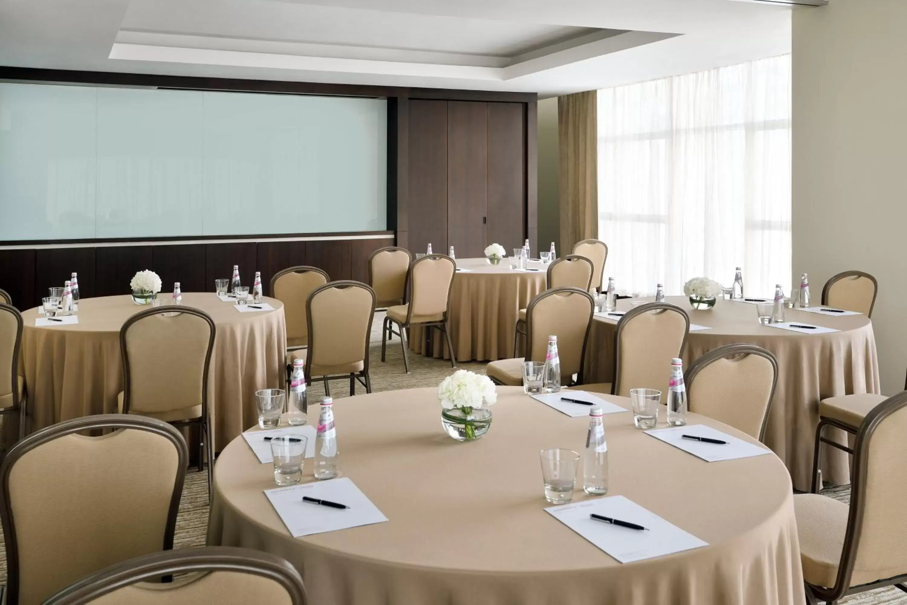 Business facilities, Business Area/Conference Room in Mövenpick Hotel Jumeirah Lakes Towers Dubai