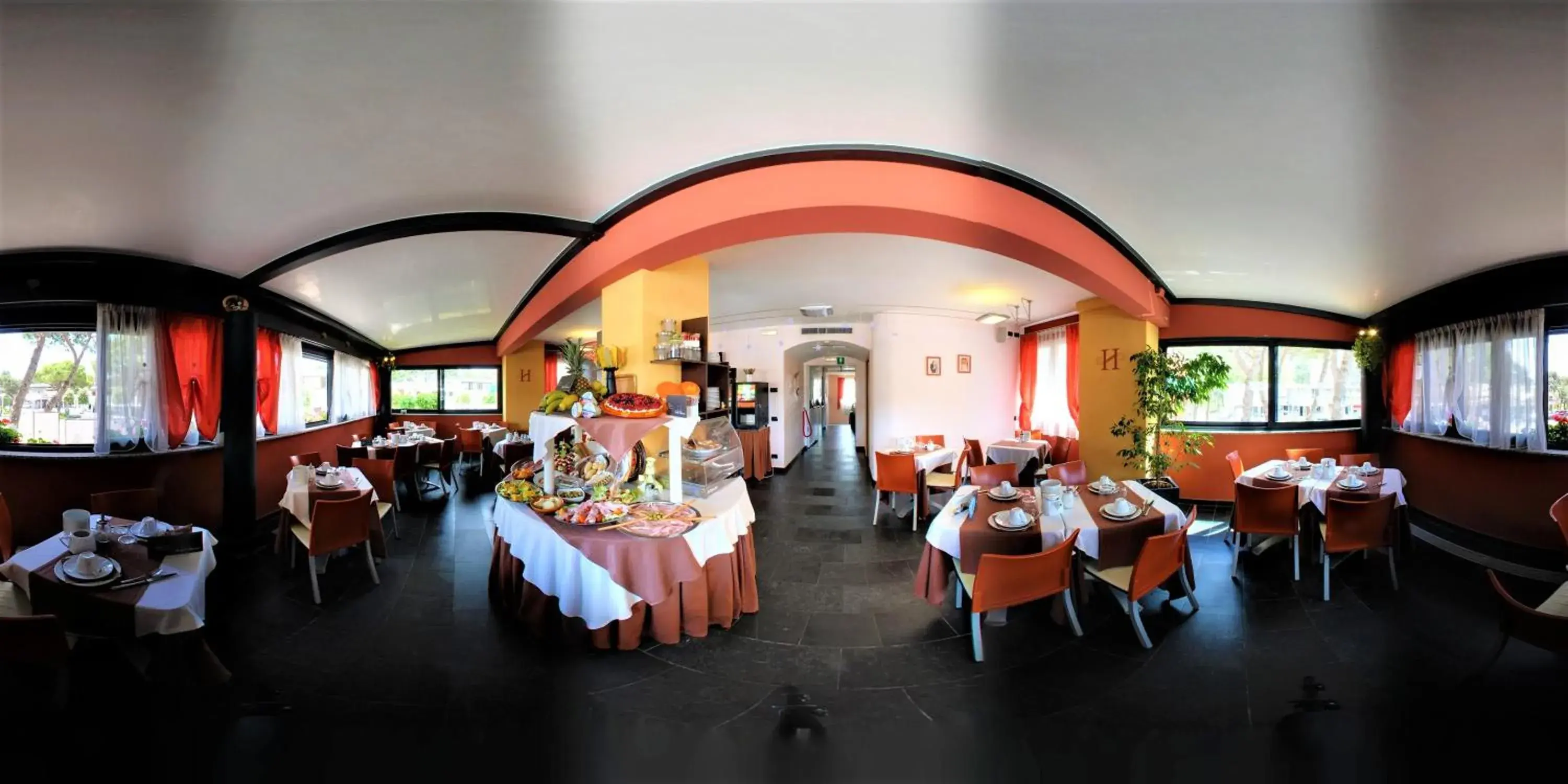 Restaurant/places to eat in Hotel Savoia