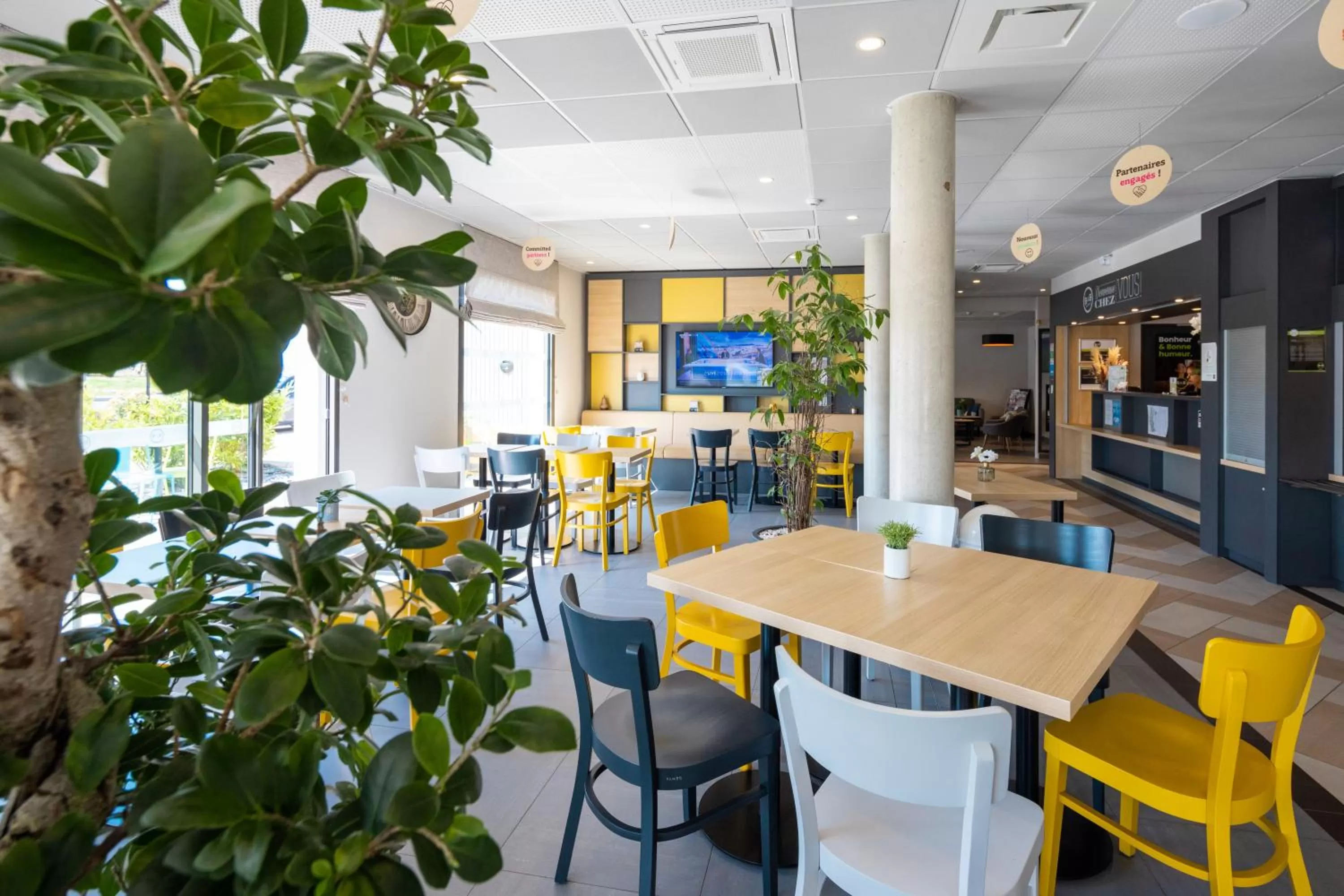 Restaurant/places to eat in B&B HOTEL Troyes Magasins d'usine