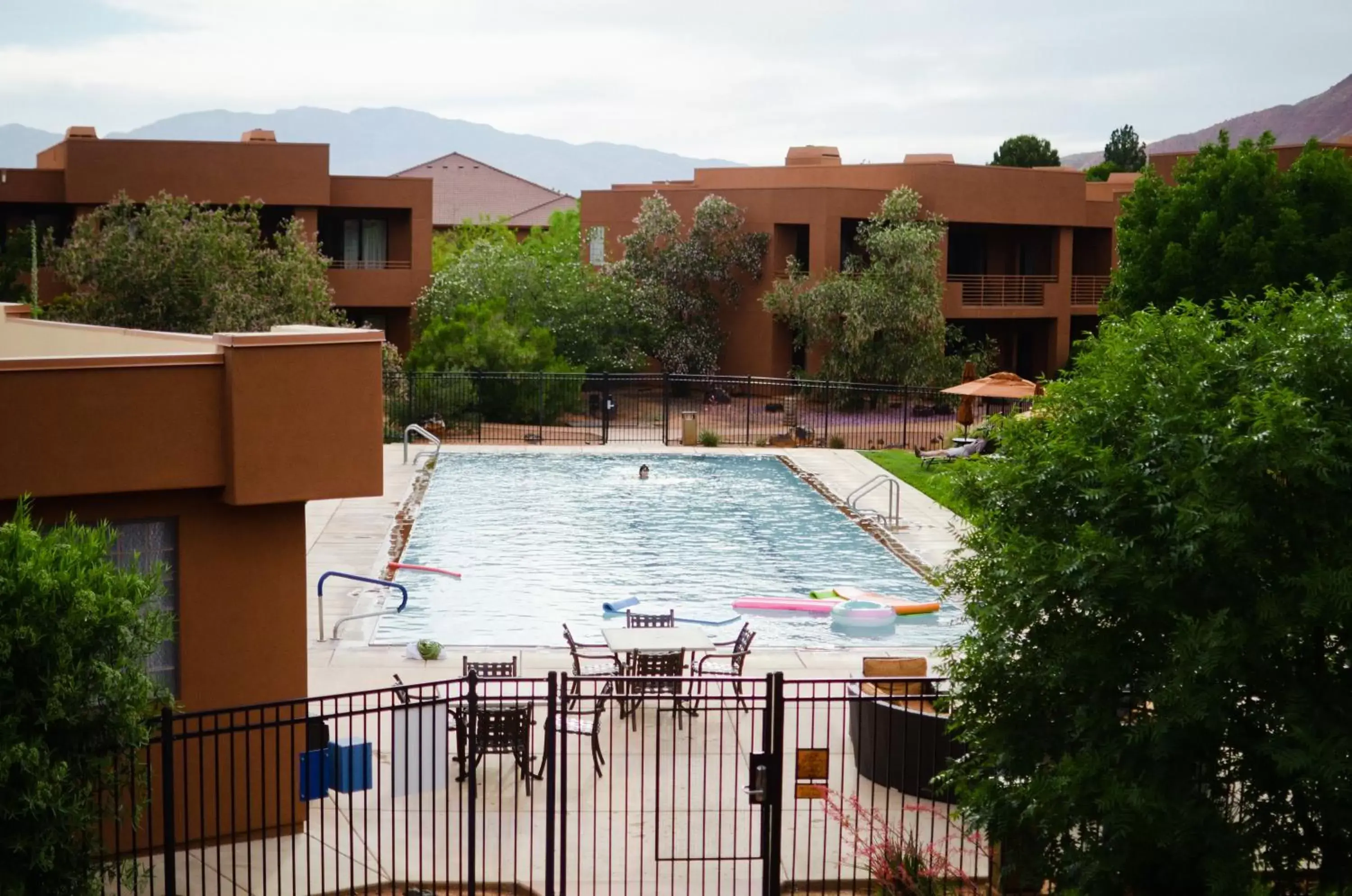 Swimming pool, Pool View in Red Mountain Resort