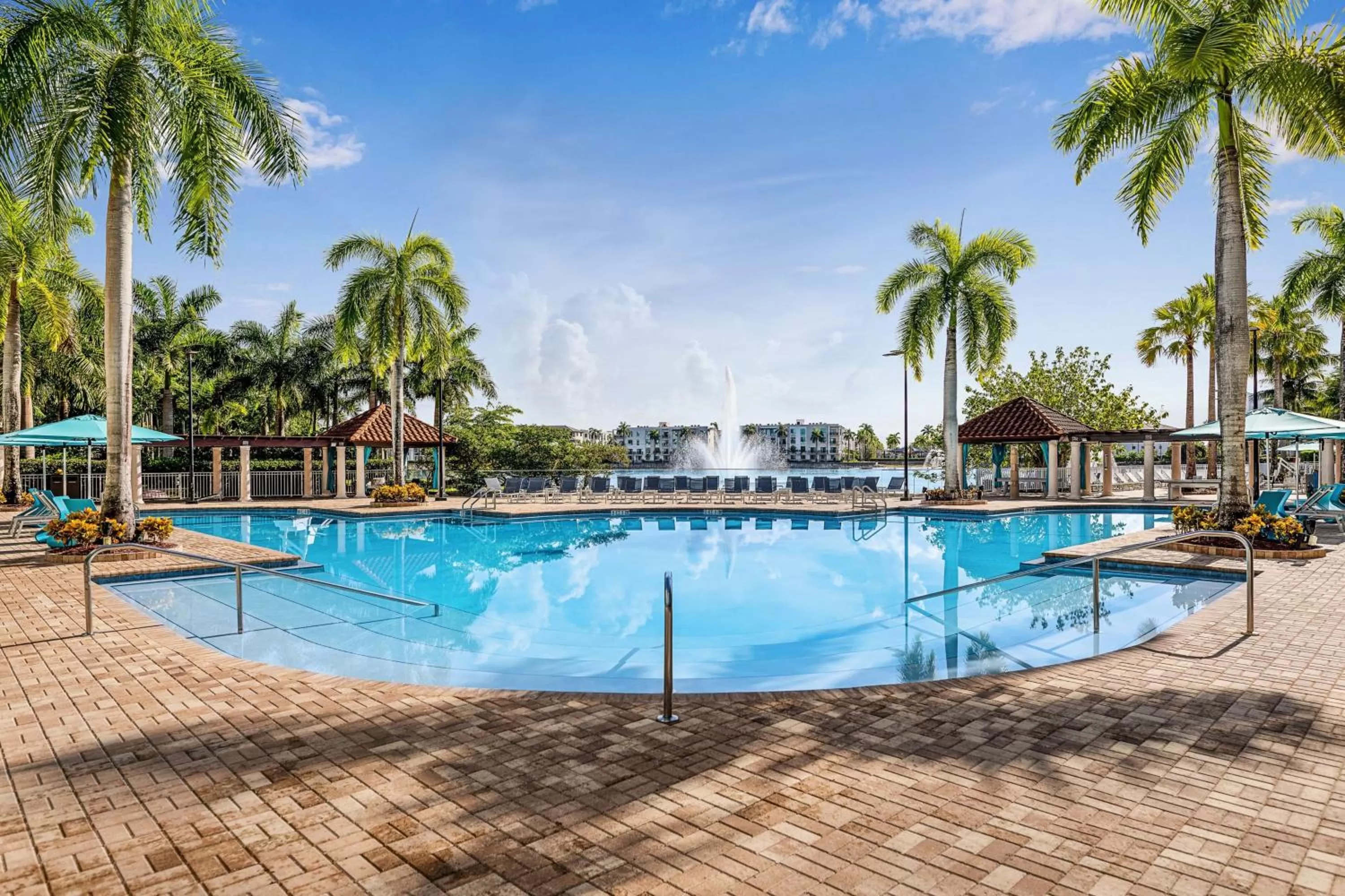 Swimming pool in Marriott's Villas At Doral