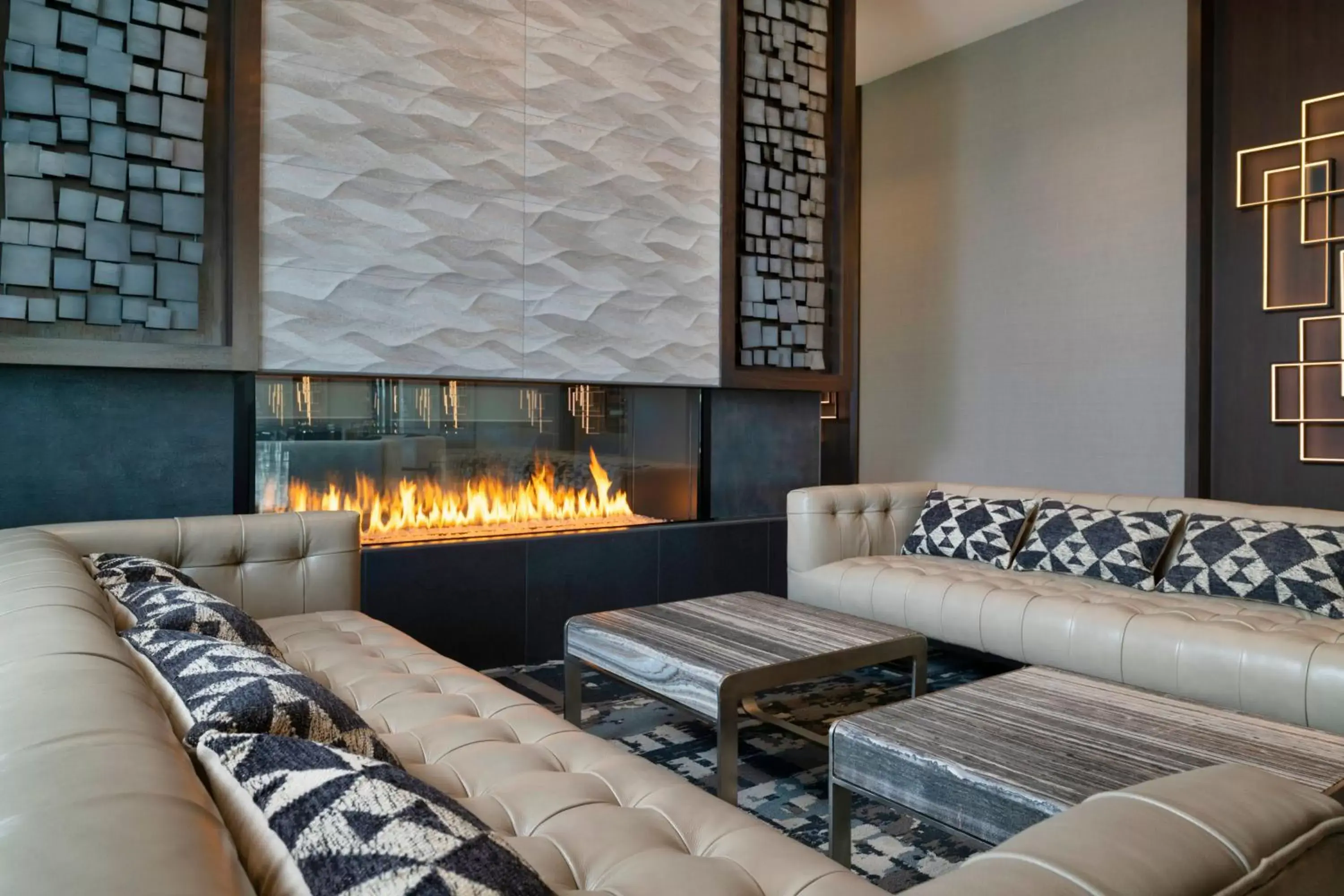 Lobby or reception, Seating Area in Holiday Inn Express - Boston Logan Airport - Revere, an IHG Hotel