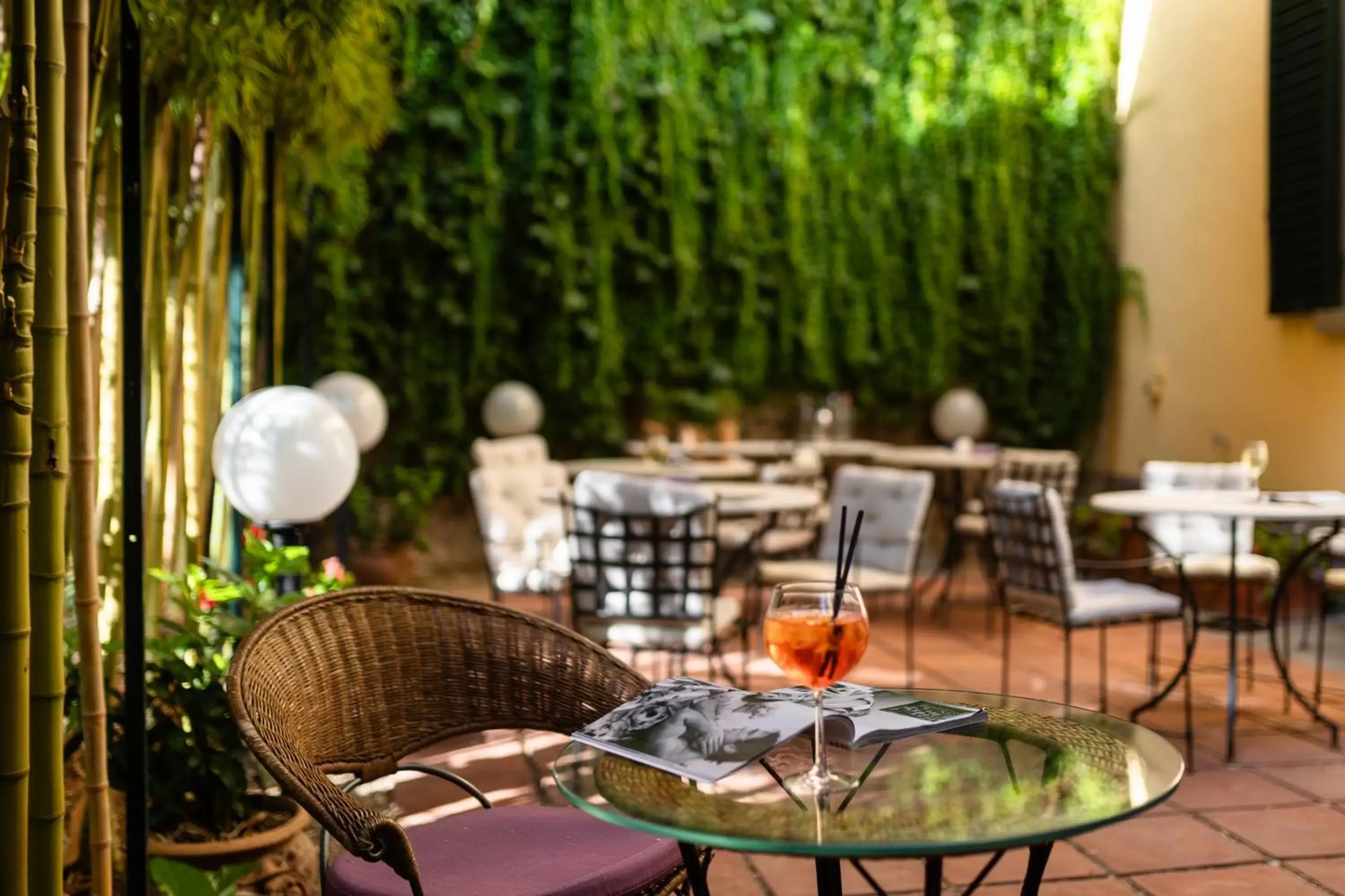 Garden, Restaurant/Places to Eat in Hotel Caravaggio