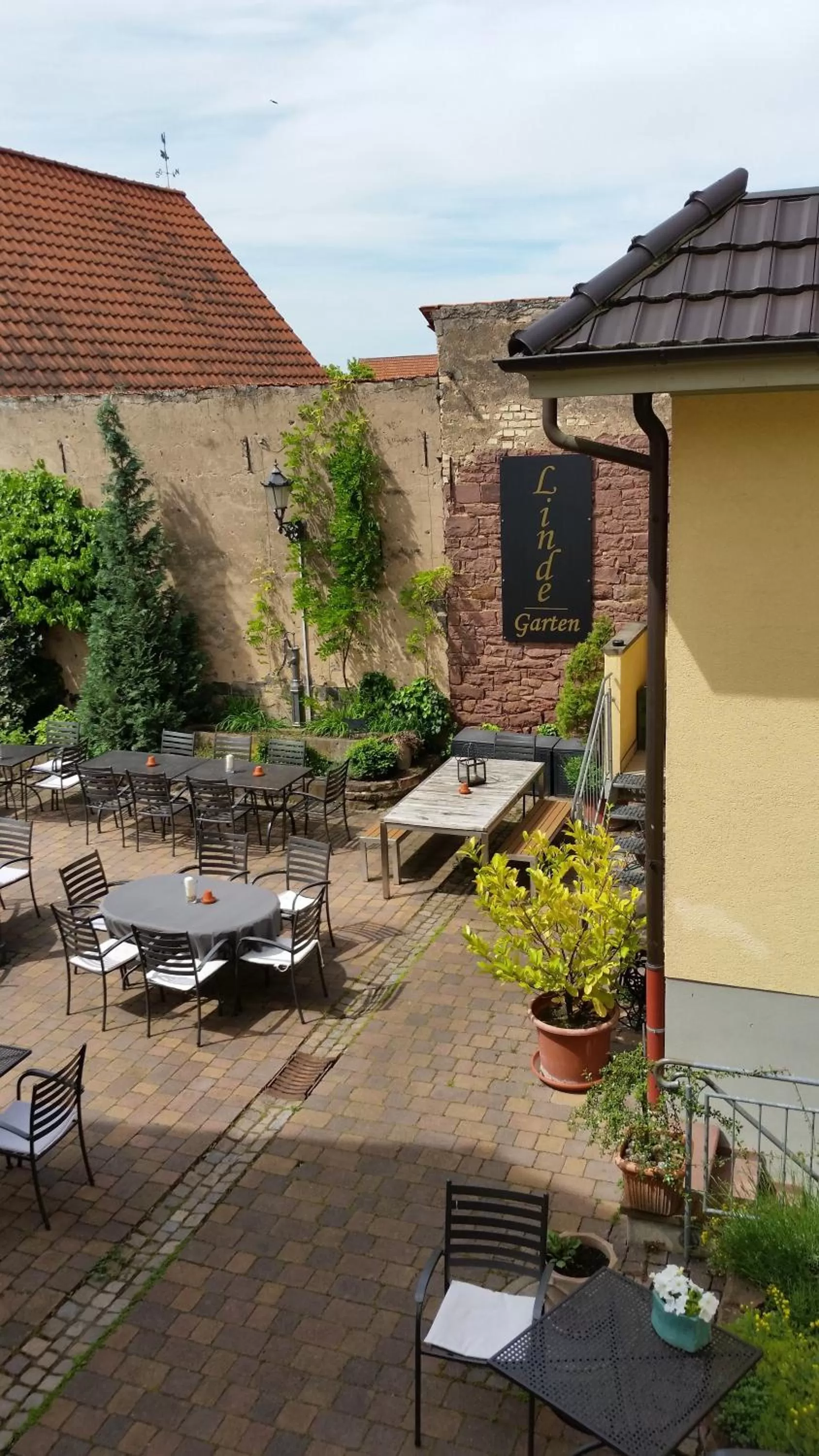 Patio in Linde Restaurant & Hotel