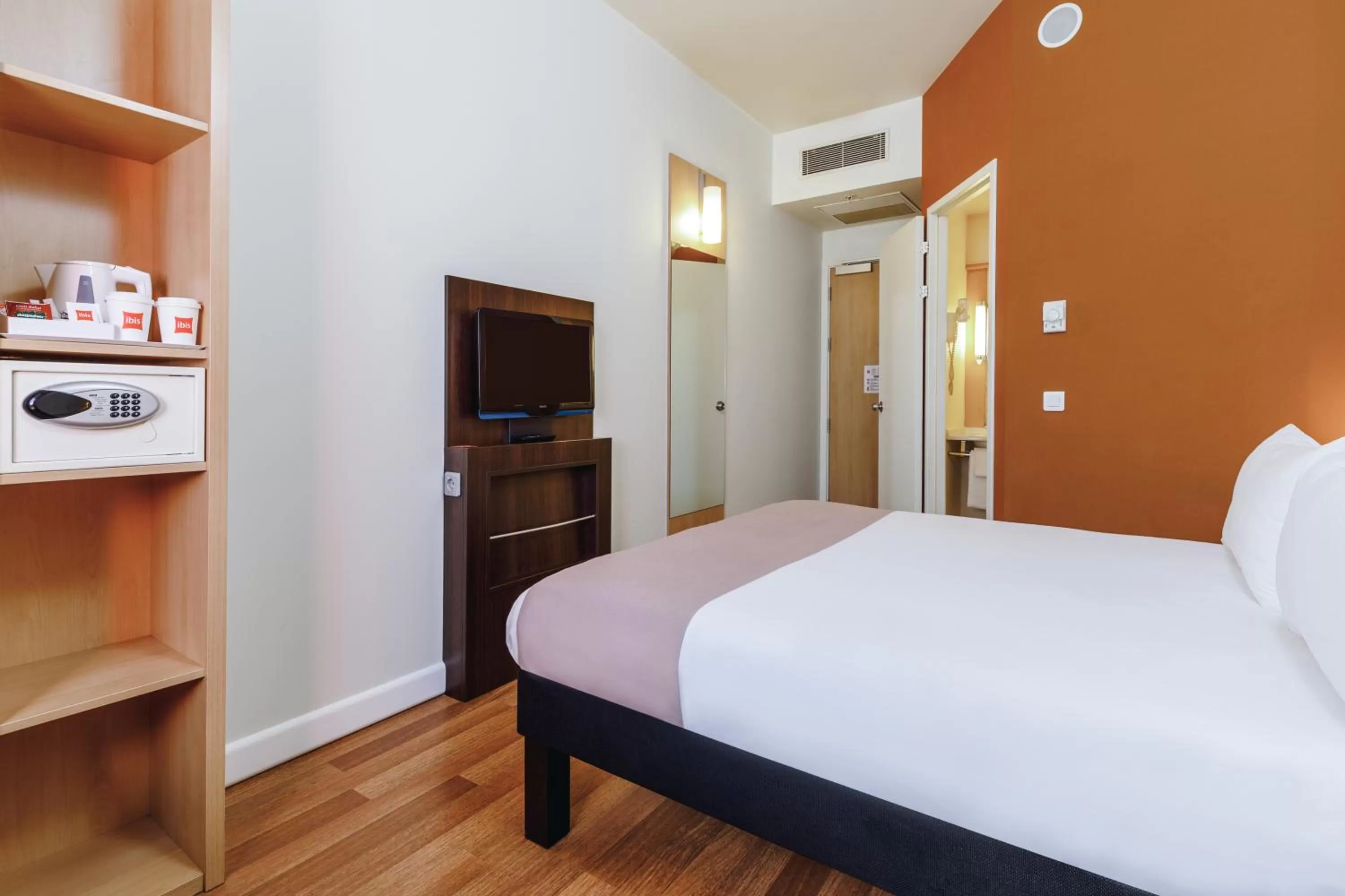 Bed in Ibis Istanbul Esenyurt