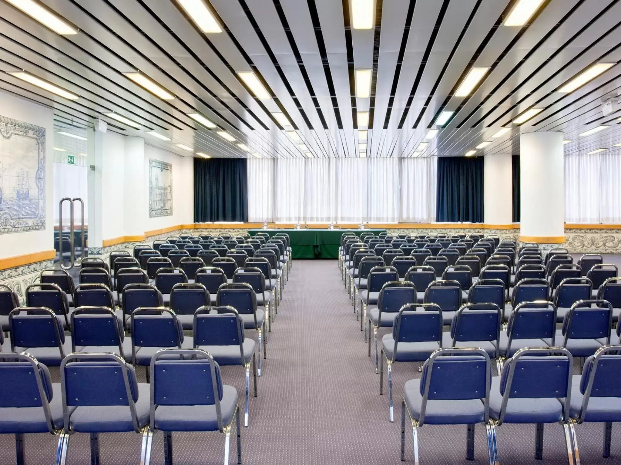 Business facilities, Business Area/Conference Room in Holiday Inn Lisbon-Continental, an IHG Hotel