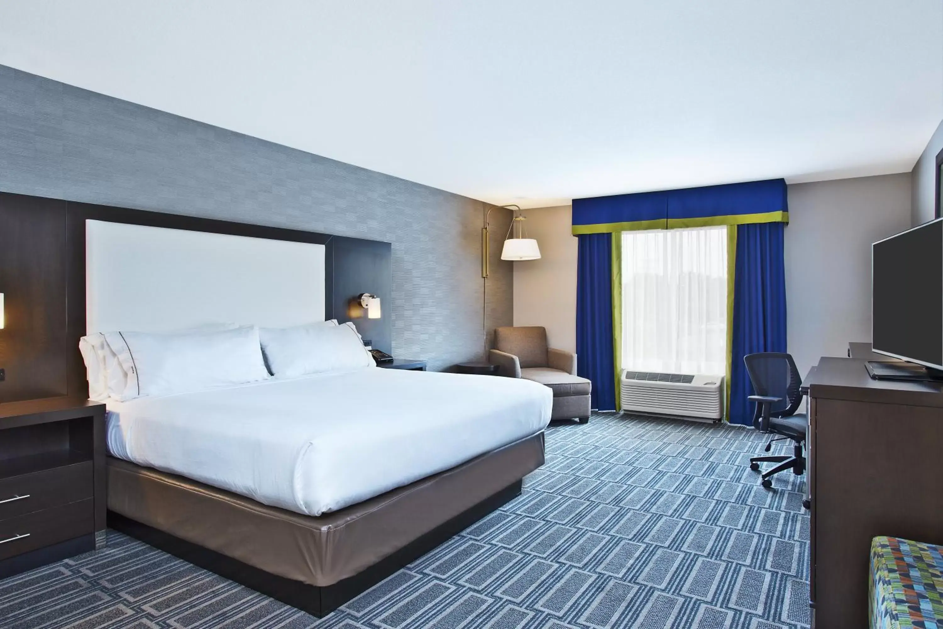 Photo of the whole room, Bed in Holiday Inn Express Hotel & Suites Ann Arbor West, an IHG Hotel