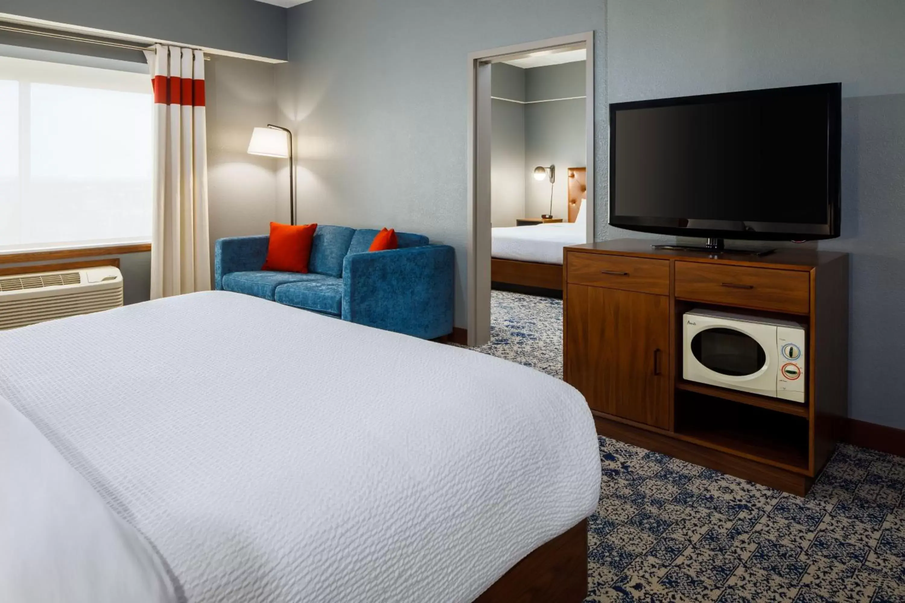 Bedroom, Bed in Four Points by Sheraton Louisville Airport