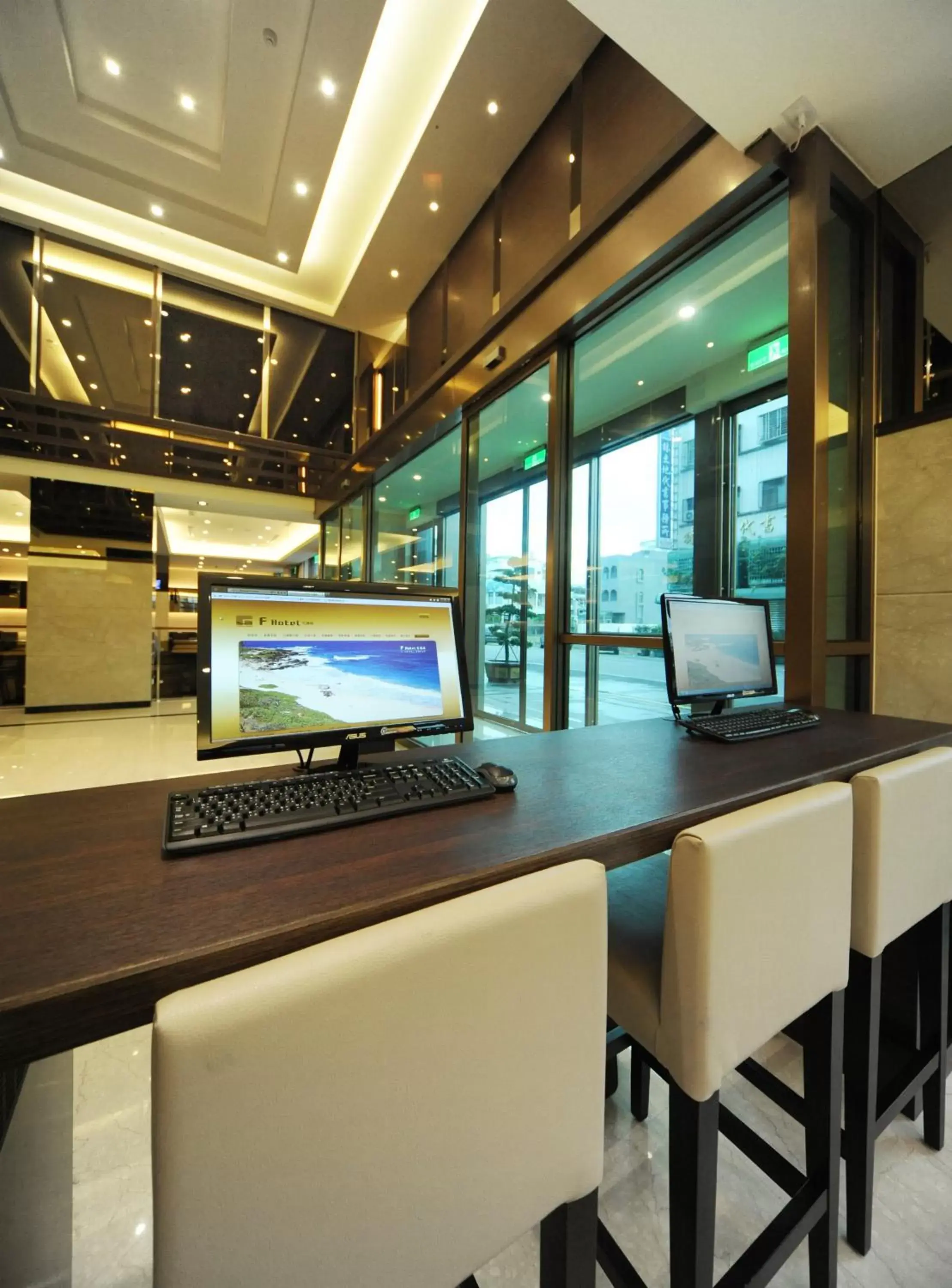 Business facilities, TV/Entertainment Center in F Hotel - Hualien