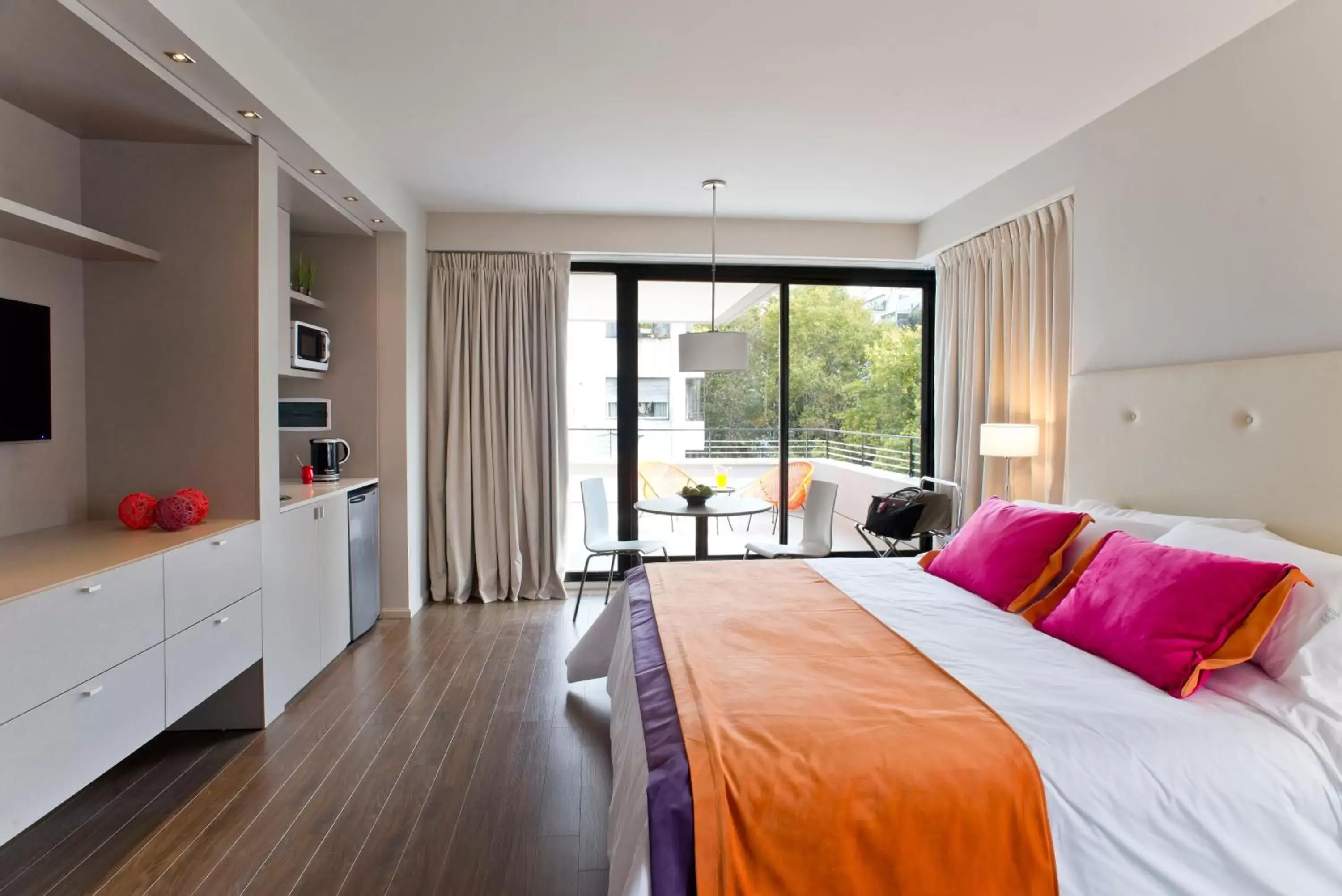 Balcony/Terrace, Bed in Bulnes Eco Suites Balcony/Terrace, Bed in Bulnes Eco Suites