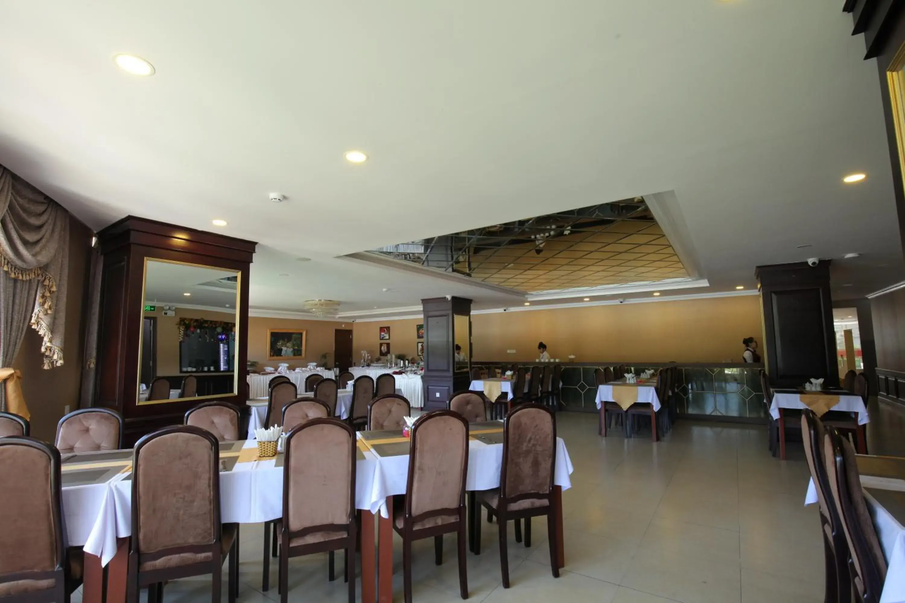 Restaurant/Places to Eat in Kings Hotel Dalat