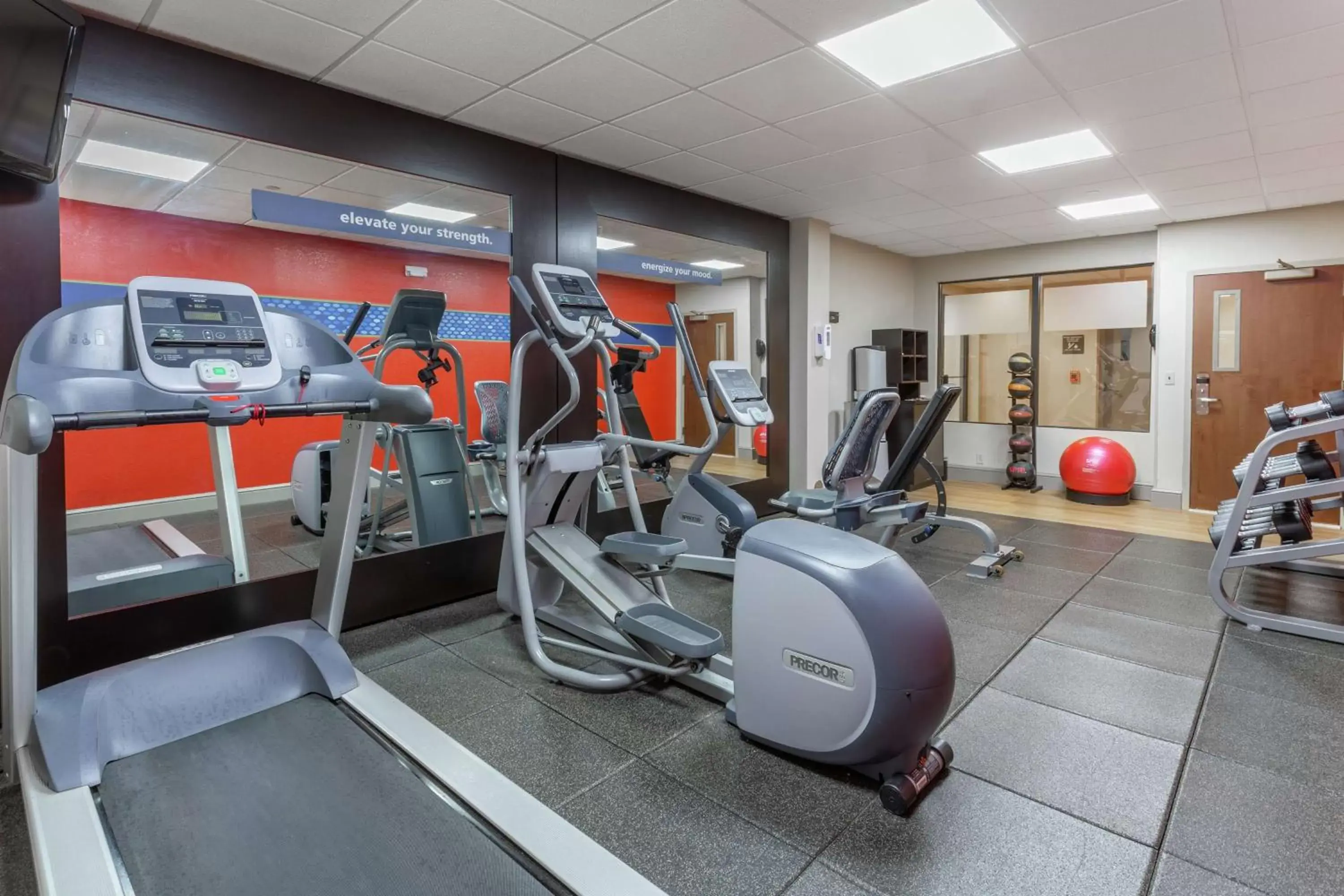 Fitness centre/facilities, Fitness Center/Facilities in Hampton Inn Groton/Mystic