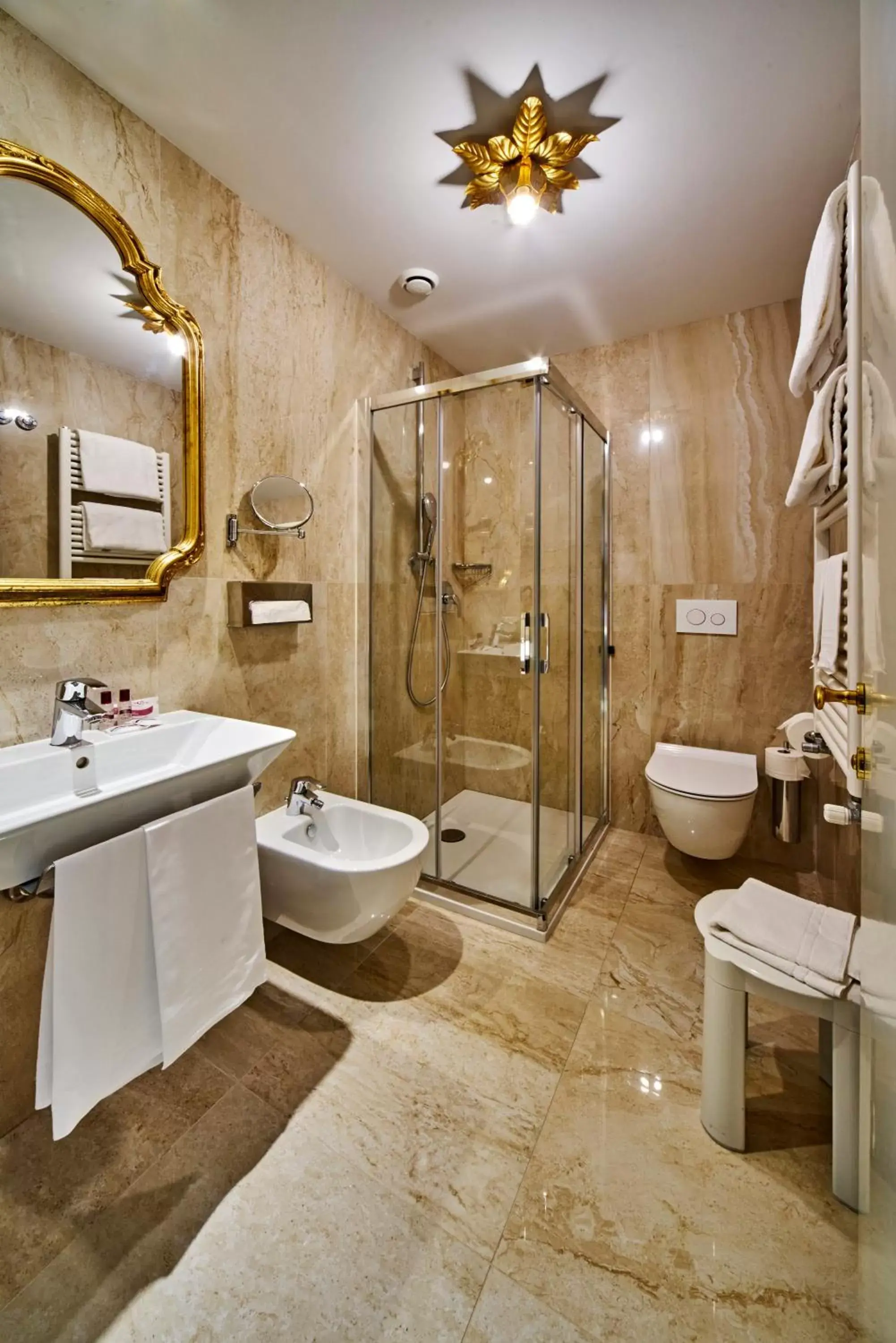 Bathroom in Hotel Gardena