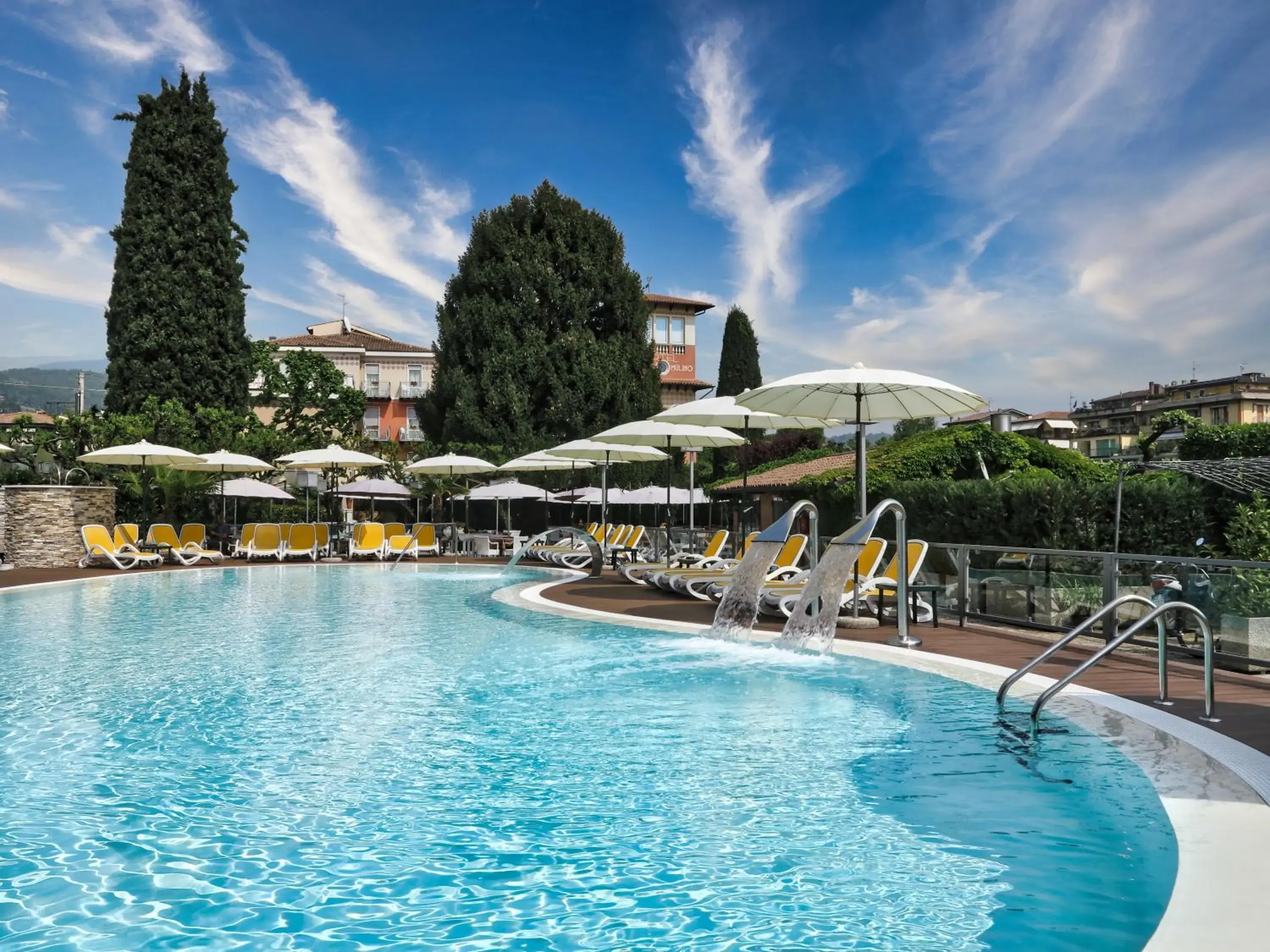 Swimming Pool in Hotel Villa Mulino ***S