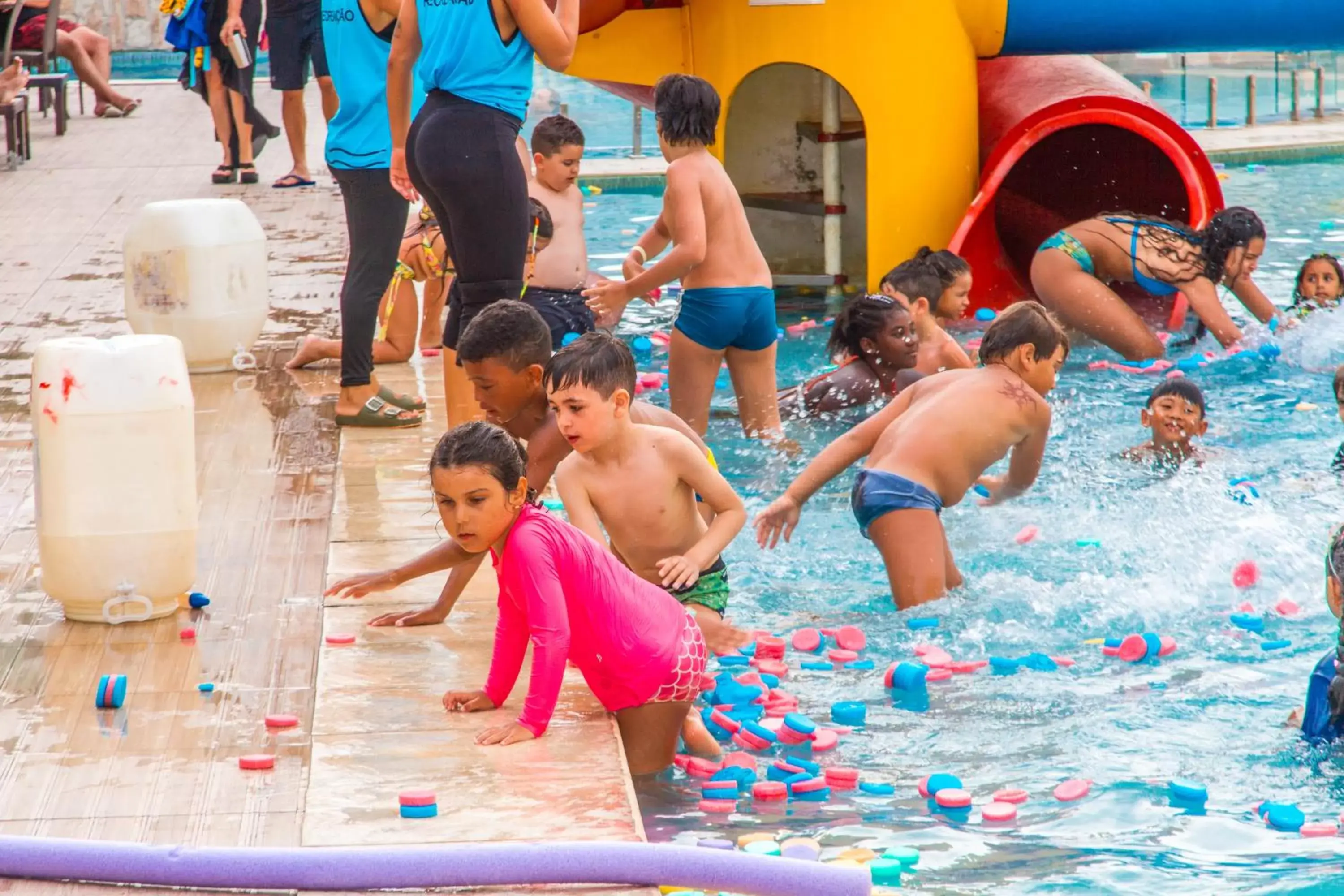 Activities, Children in Portal Beach - Rede Soberano