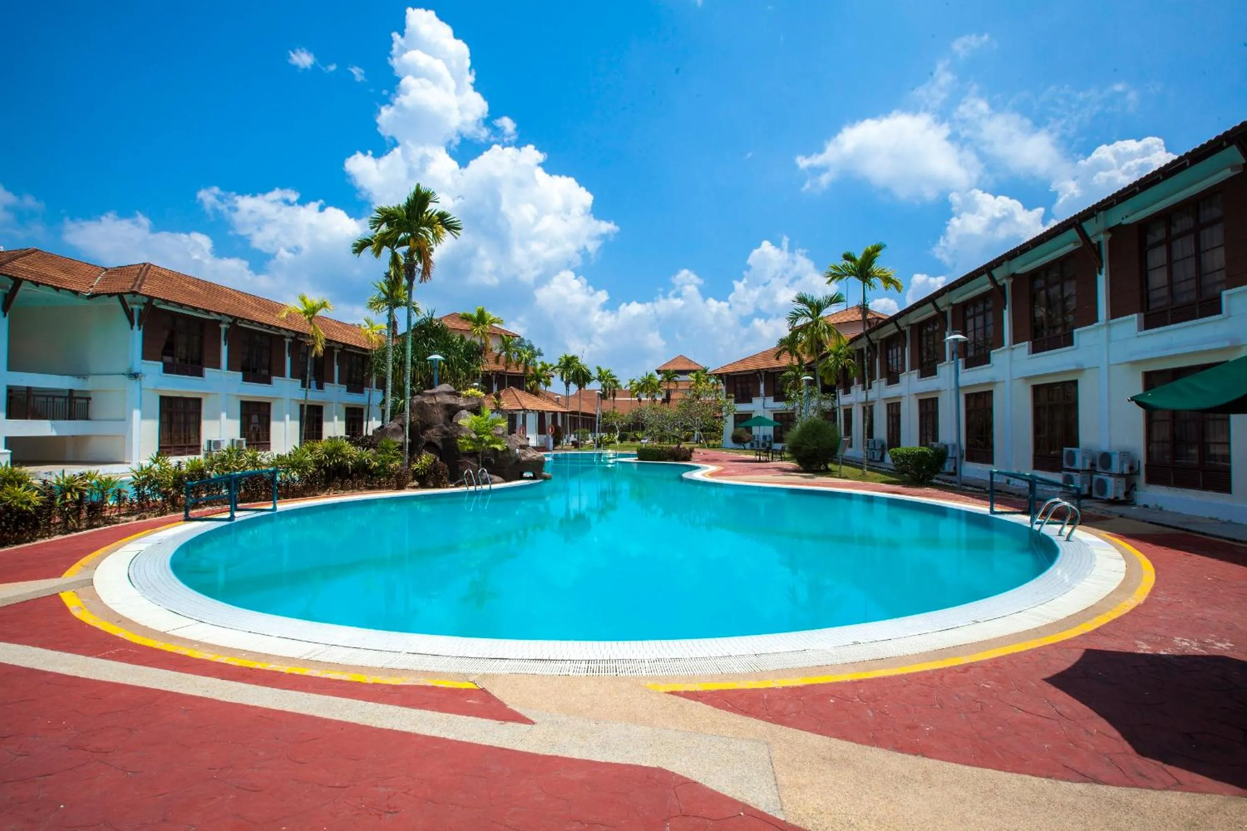 Swimming pool in Villea Morib