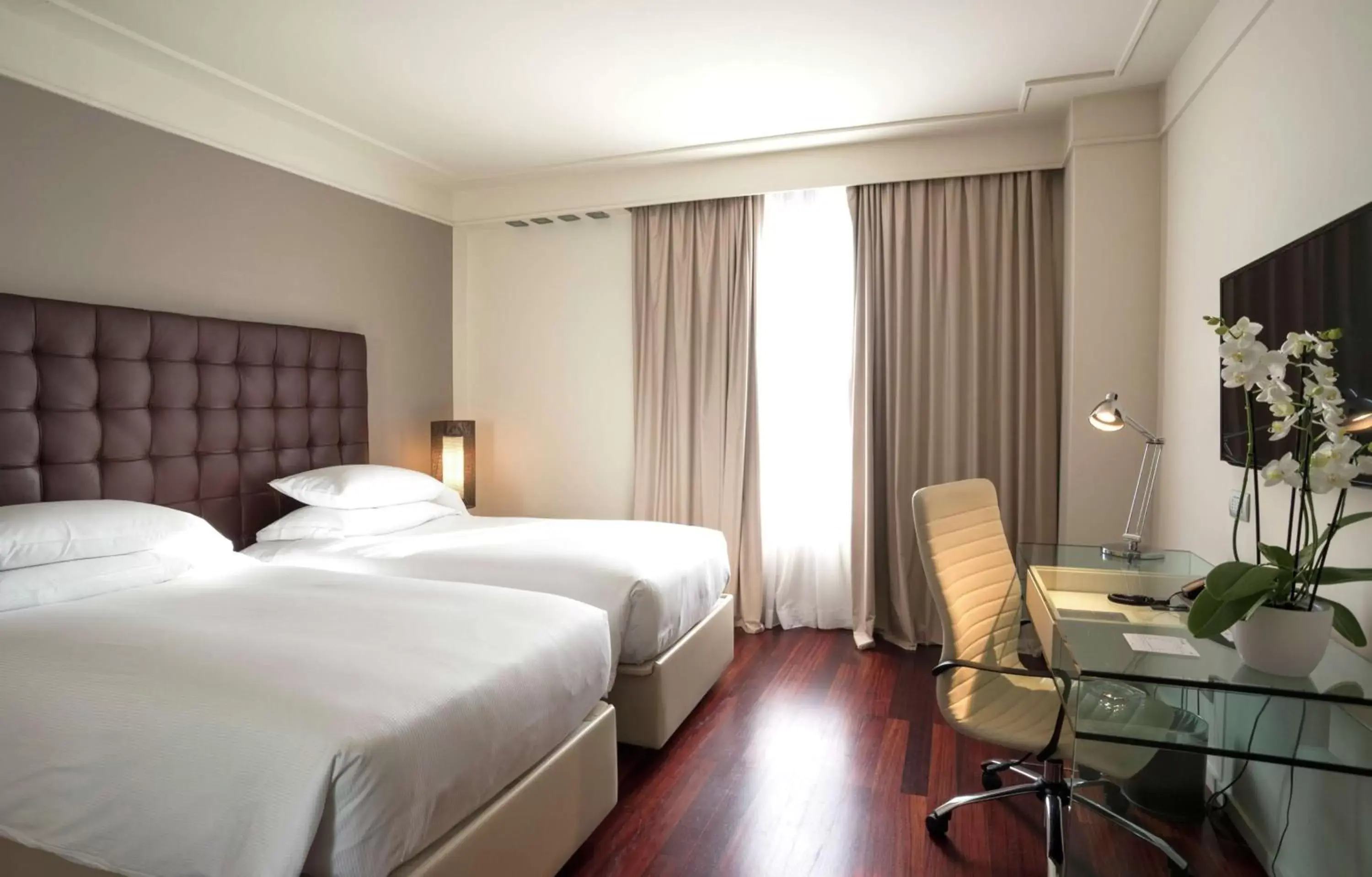 Bedroom, Bed in Hilton Florence Metropole