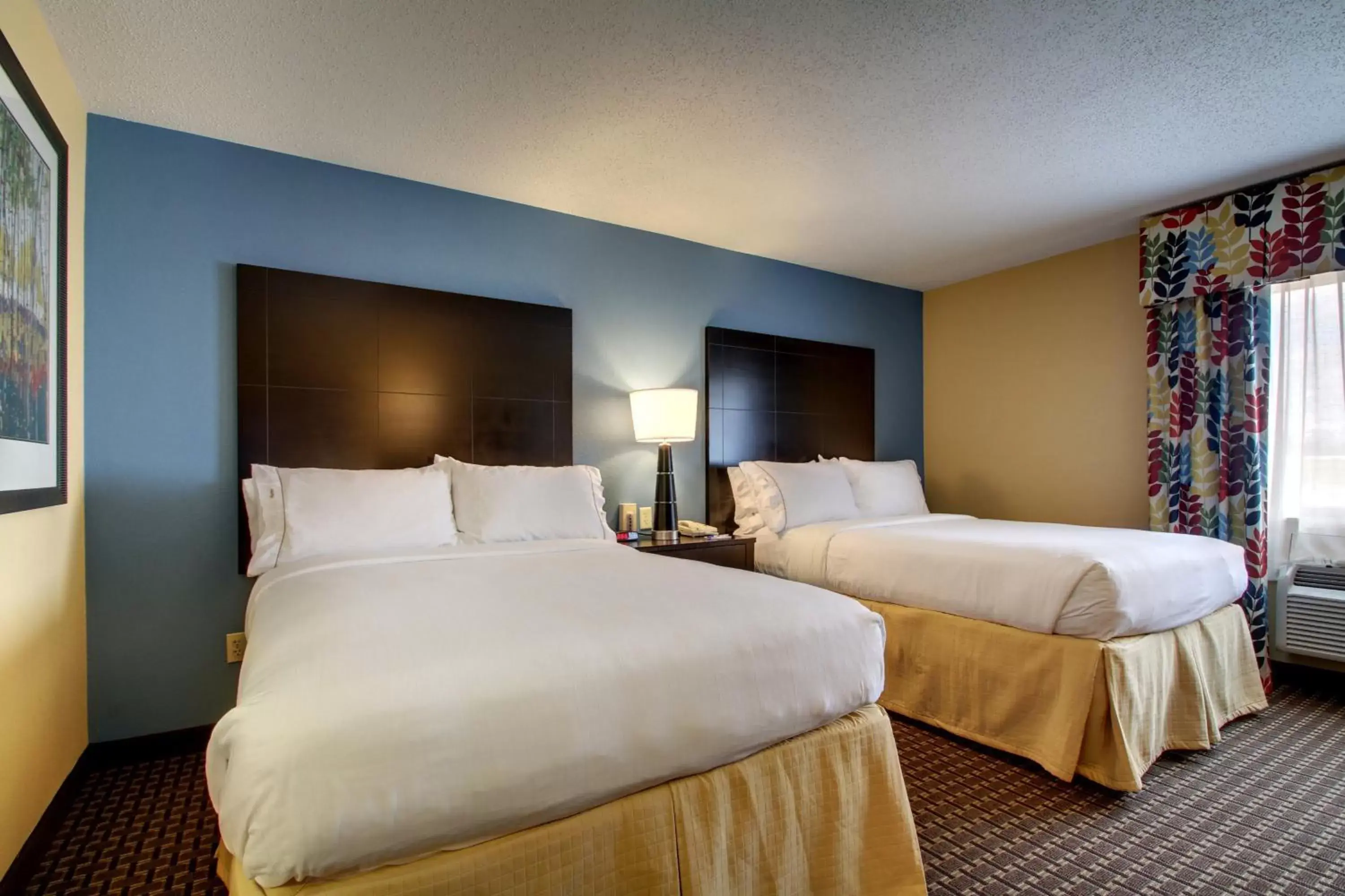 Photo of the whole room, Bed in Holiday Inn Express Hotel Fort Campbell-Oak Grove, an IHG Hotel