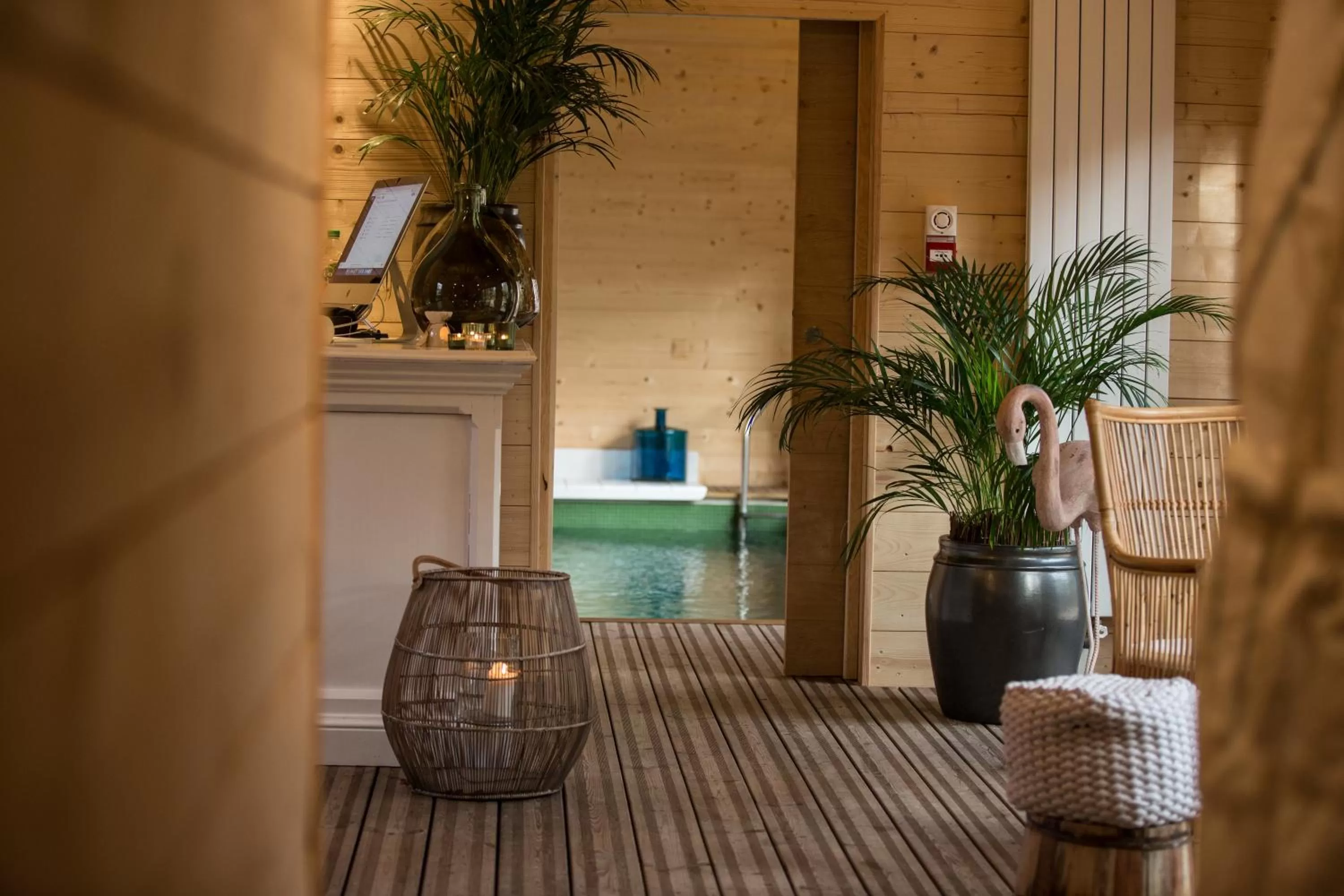 Massage, Swimming Pool in Hôtel Domaine de Raba Bordeaux Sud