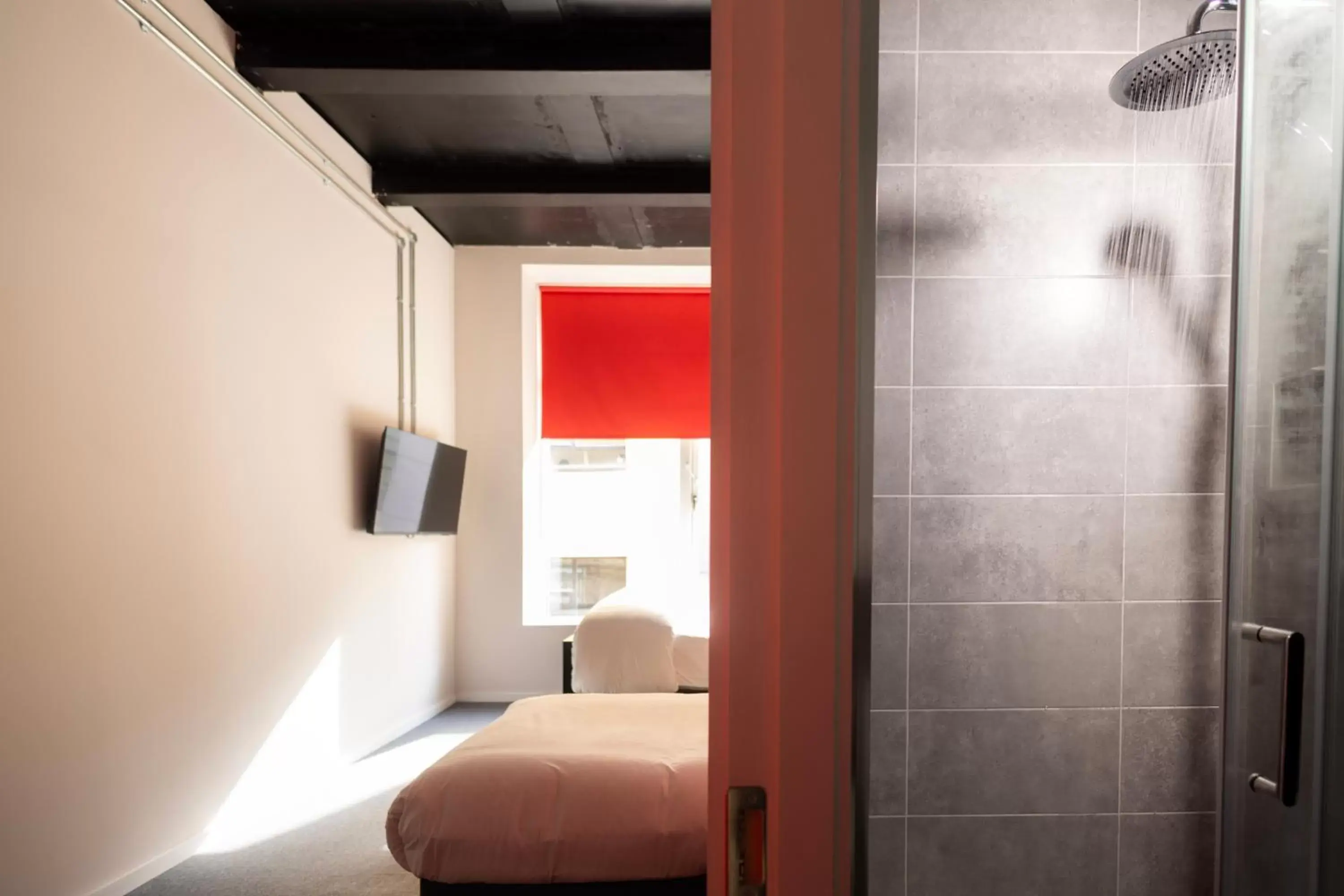 Shower, Bed in REZz Dublin