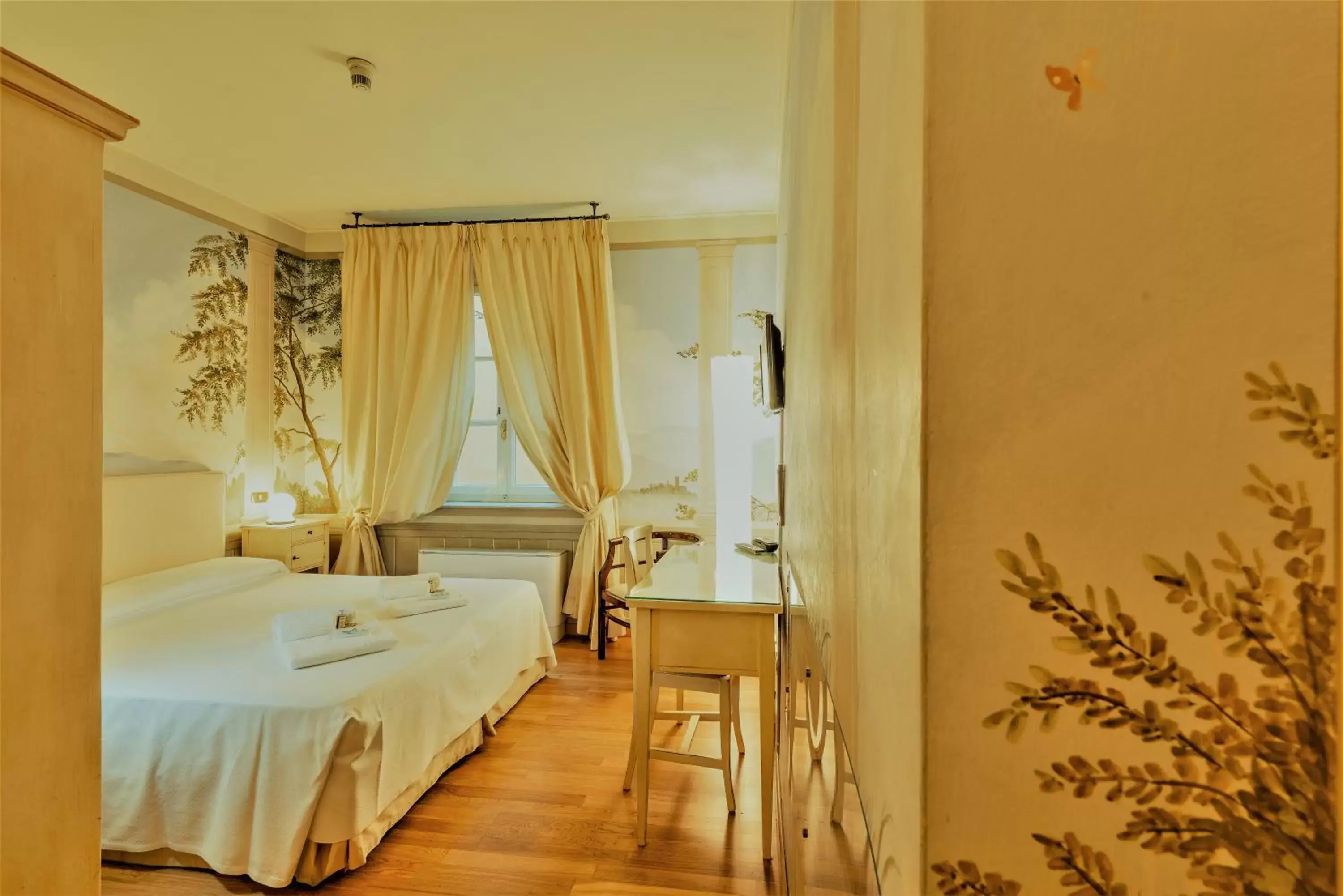 View (from property/room), Bed in Albergo San Martino