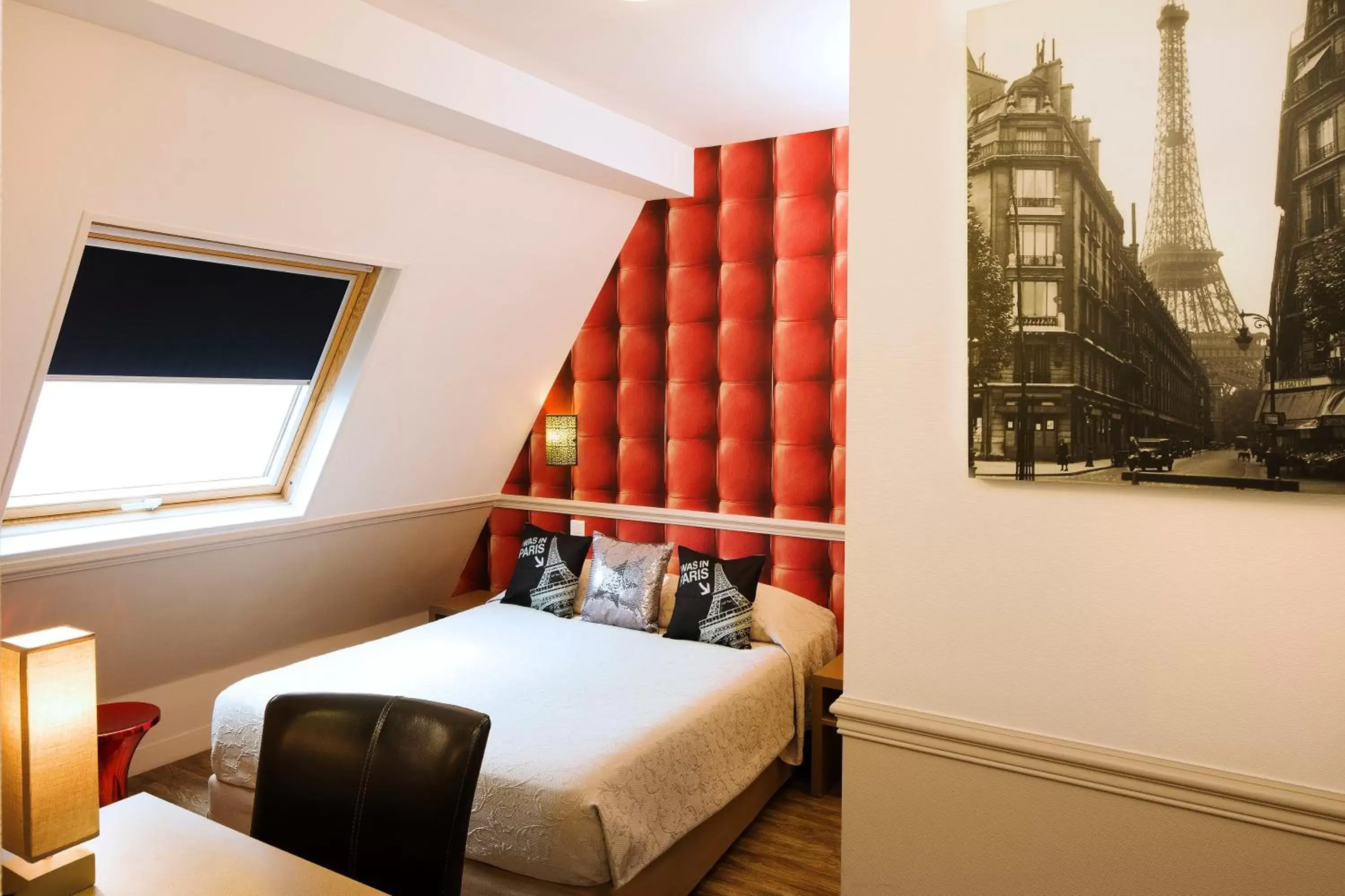 Bedroom, Bed in Hotel De La Cite Rougemont