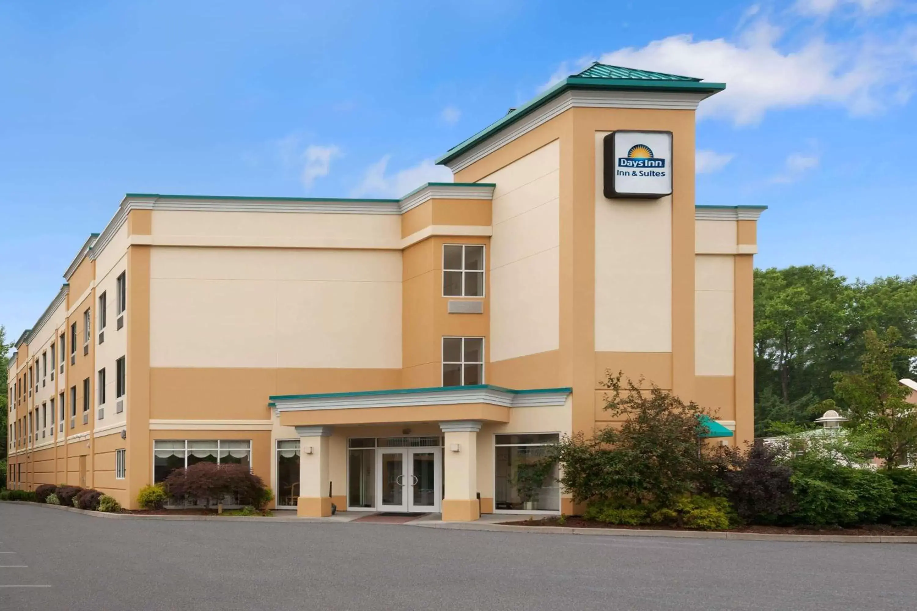 Property Building in Days Inn & Suites by Wyndham Albany