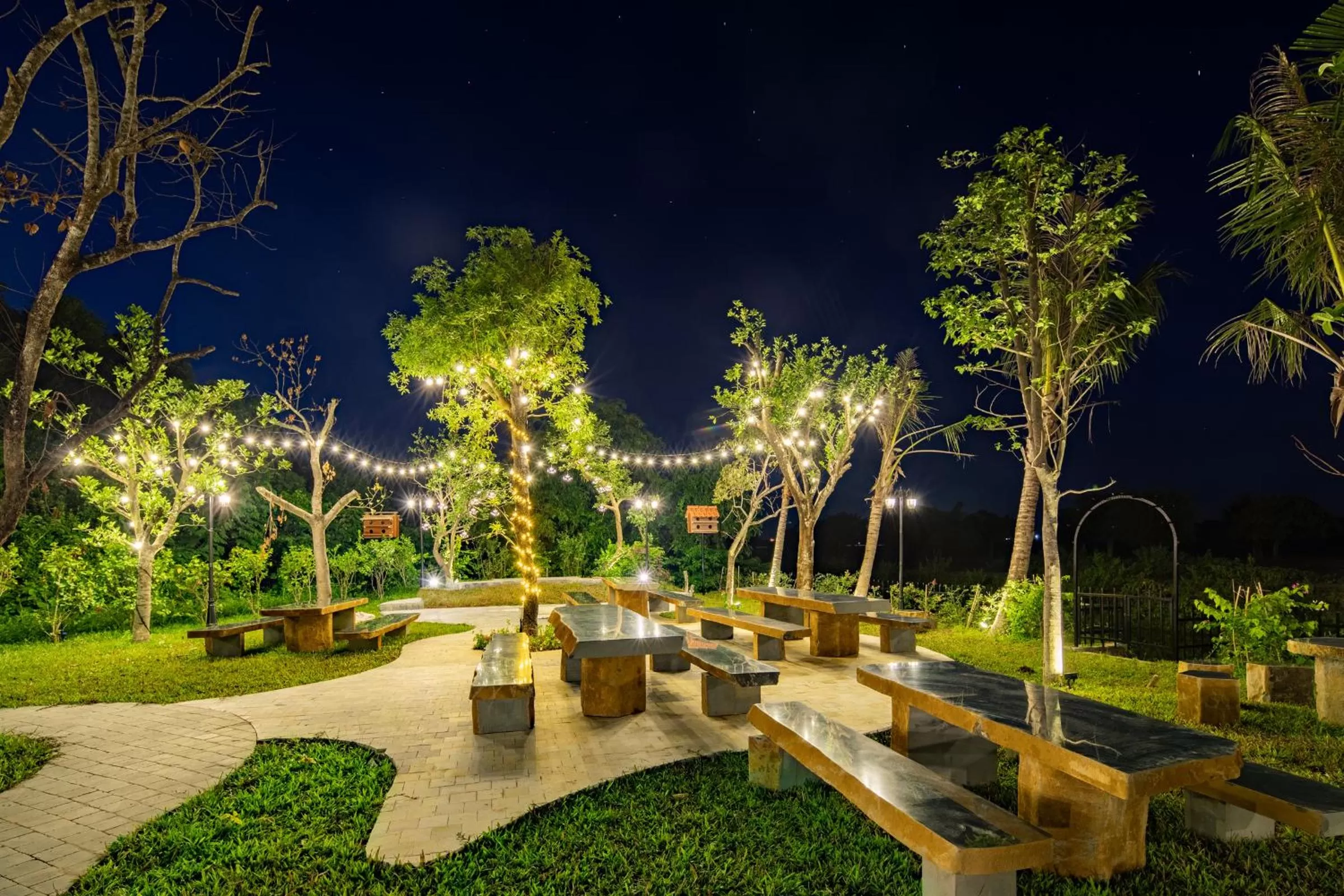 Garden in Bai Dinh Riverside Resort & Spa