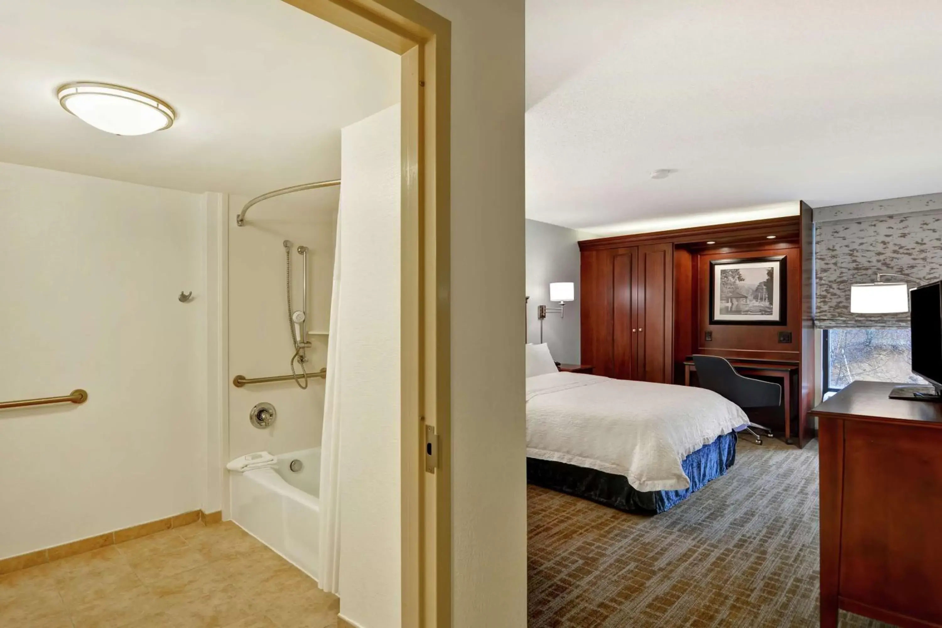 Bedroom, Bed in Hampton Inn Beckley Bedroom, Bed in Hampton Inn Beckley