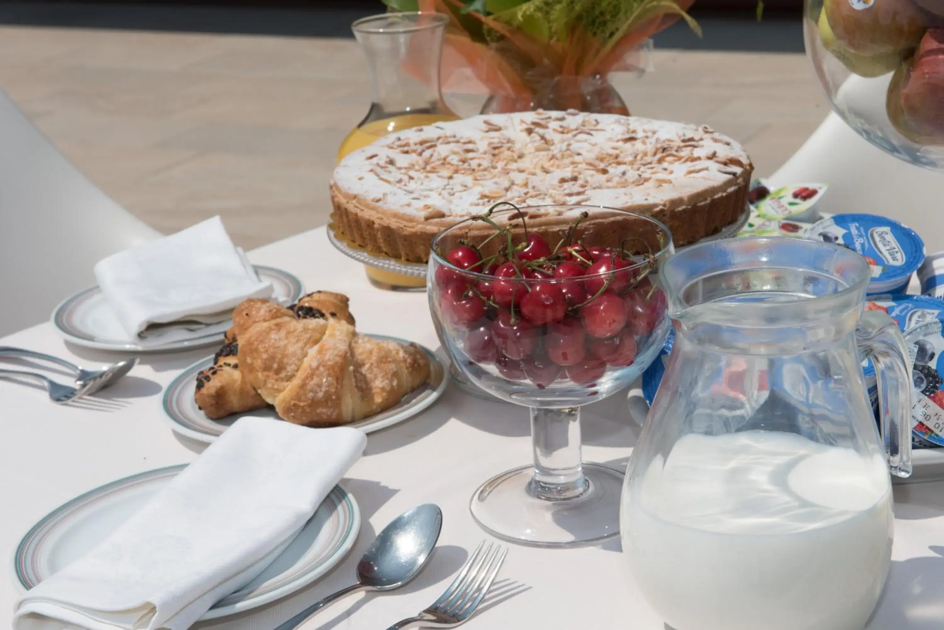 Buffet breakfast, Food in Hotel Tessarin