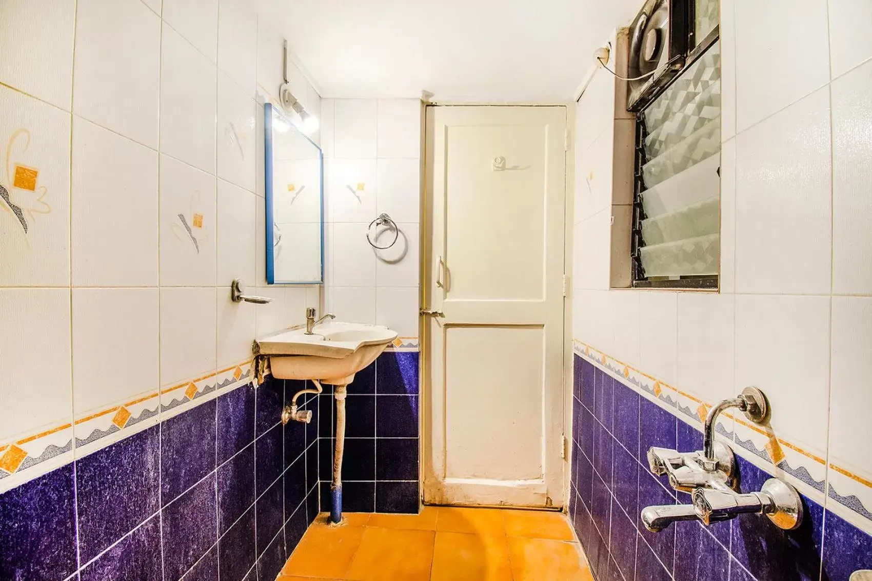 Bathroom in Via Karishma Bathroom in Via Karishma