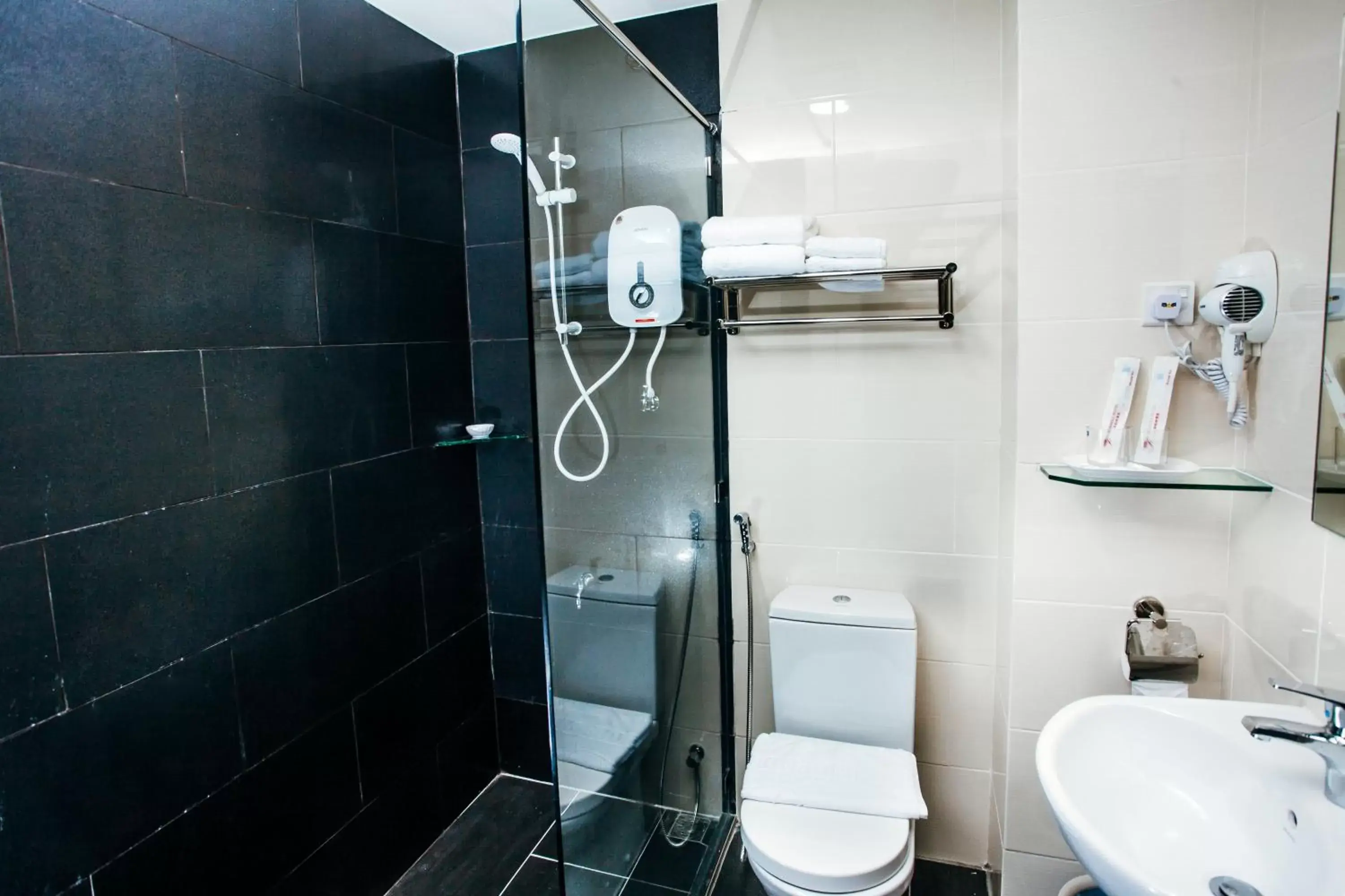 Toilet in Friendly Hotel Toilet in Friendly Hotel