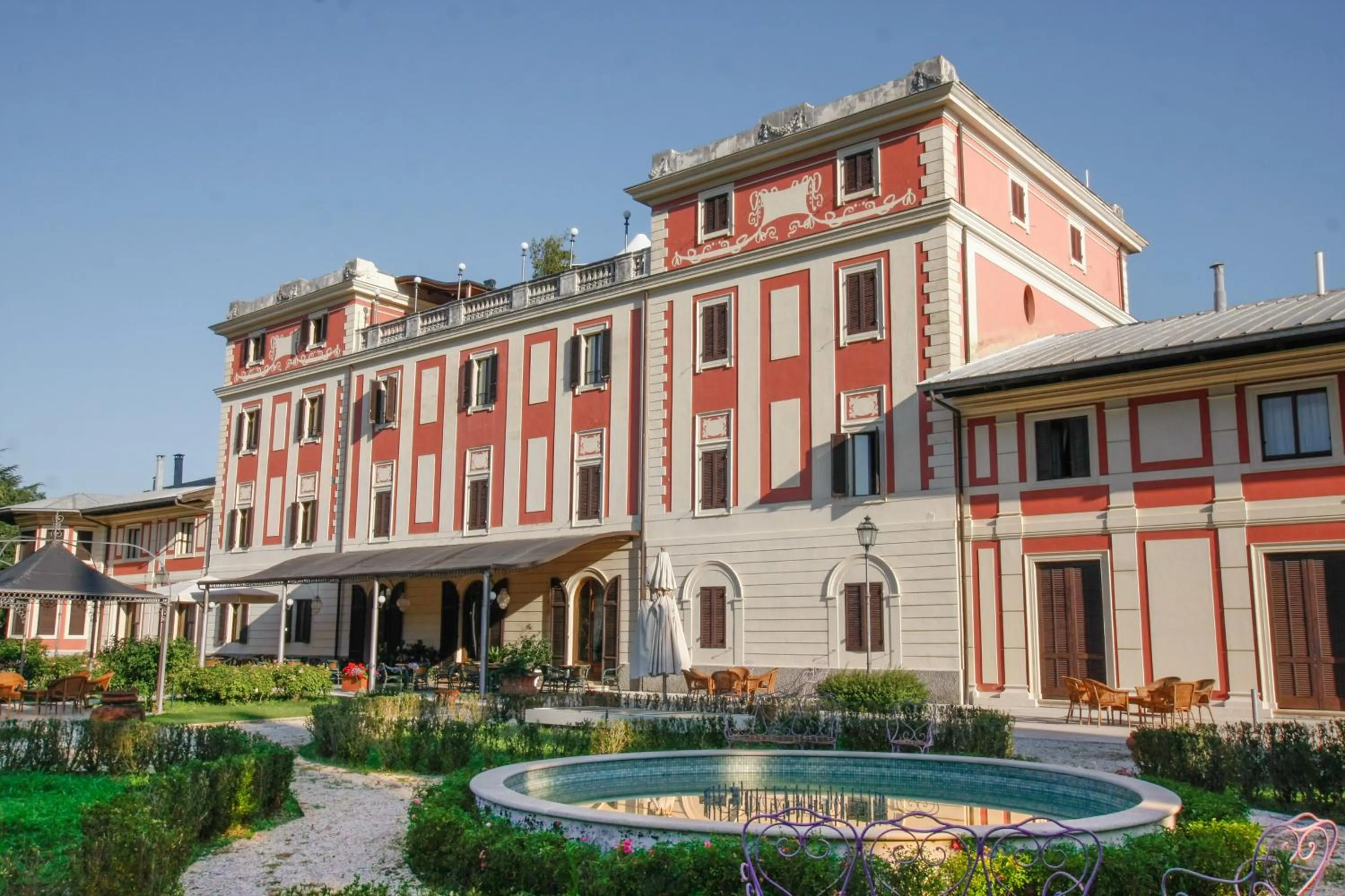 Facade/entrance in Park Hotel Villa Potenziani