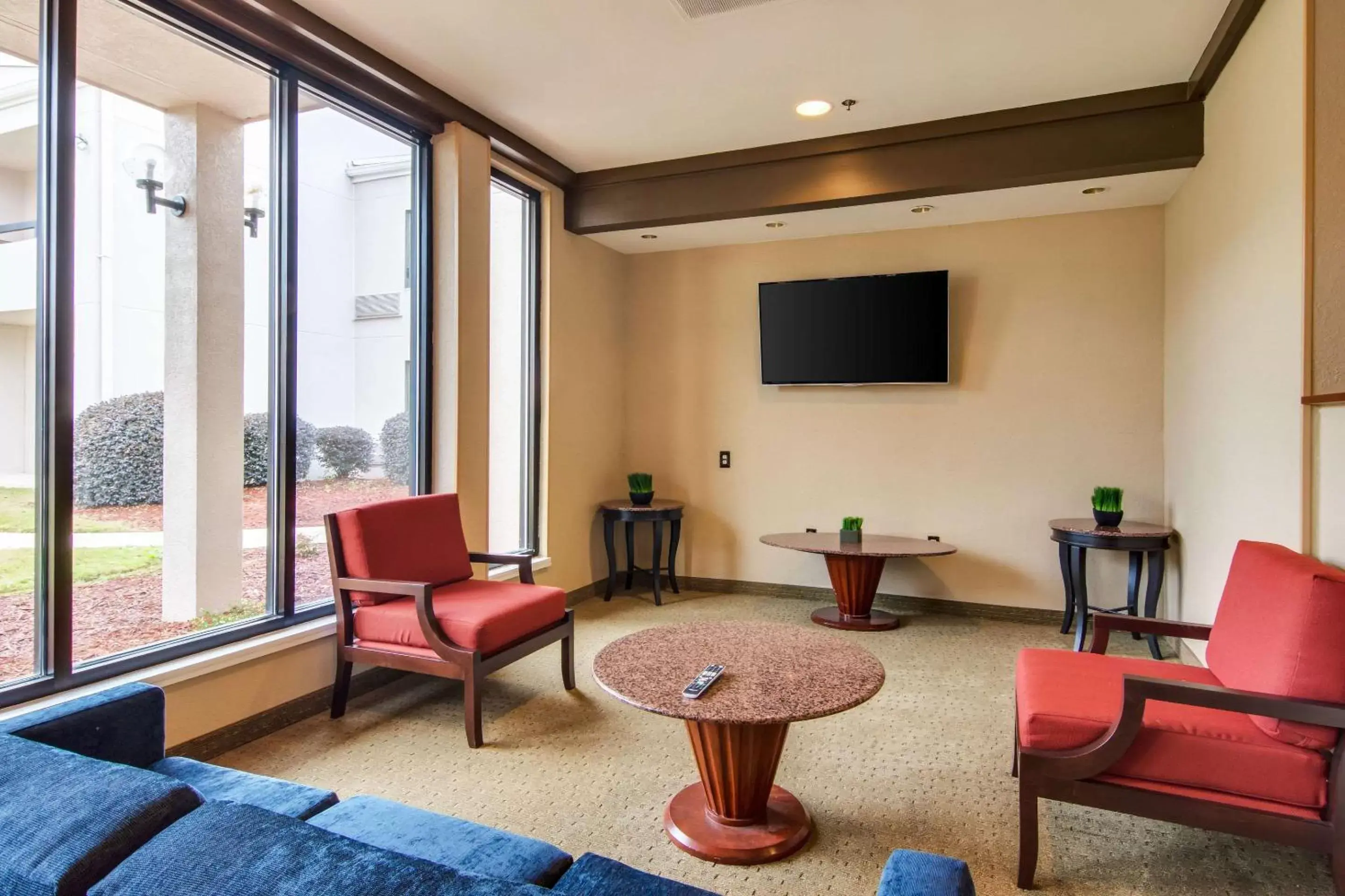 Lobby or reception, Seating Area in Comfort Inn Roswell-Dunwoody