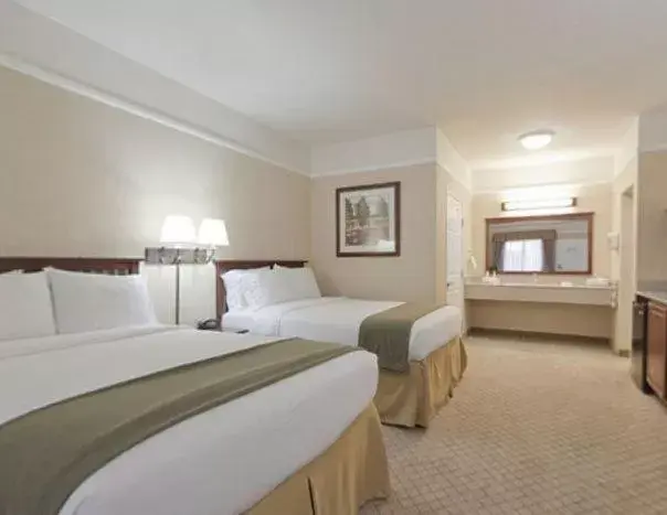Bed in Holiday Inn Express Hotel & Suites San Dimas, an IHG Hotel