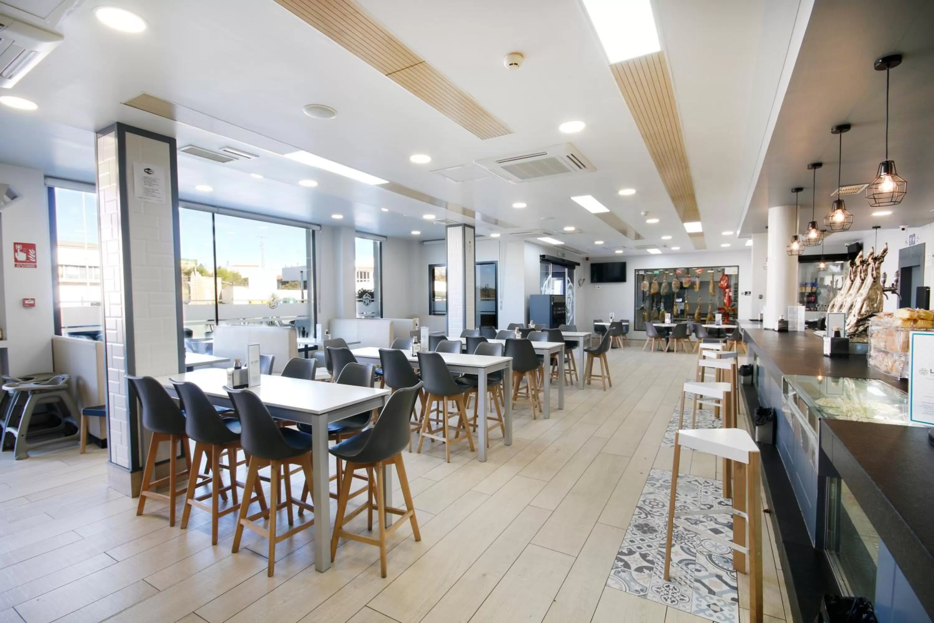 Lounge or bar, Restaurant/Places to Eat in Hotel Leo