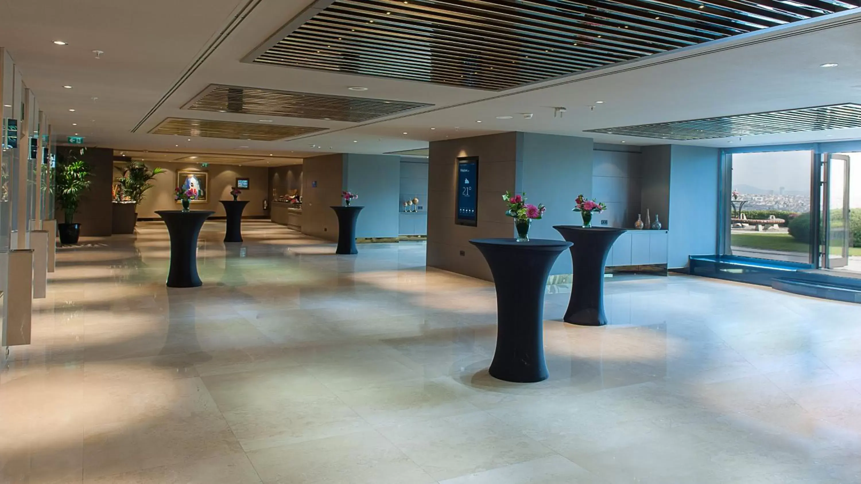 Restaurant/places to eat, Lobby/Reception in InterContinental Istanbul, an IHG Hotel