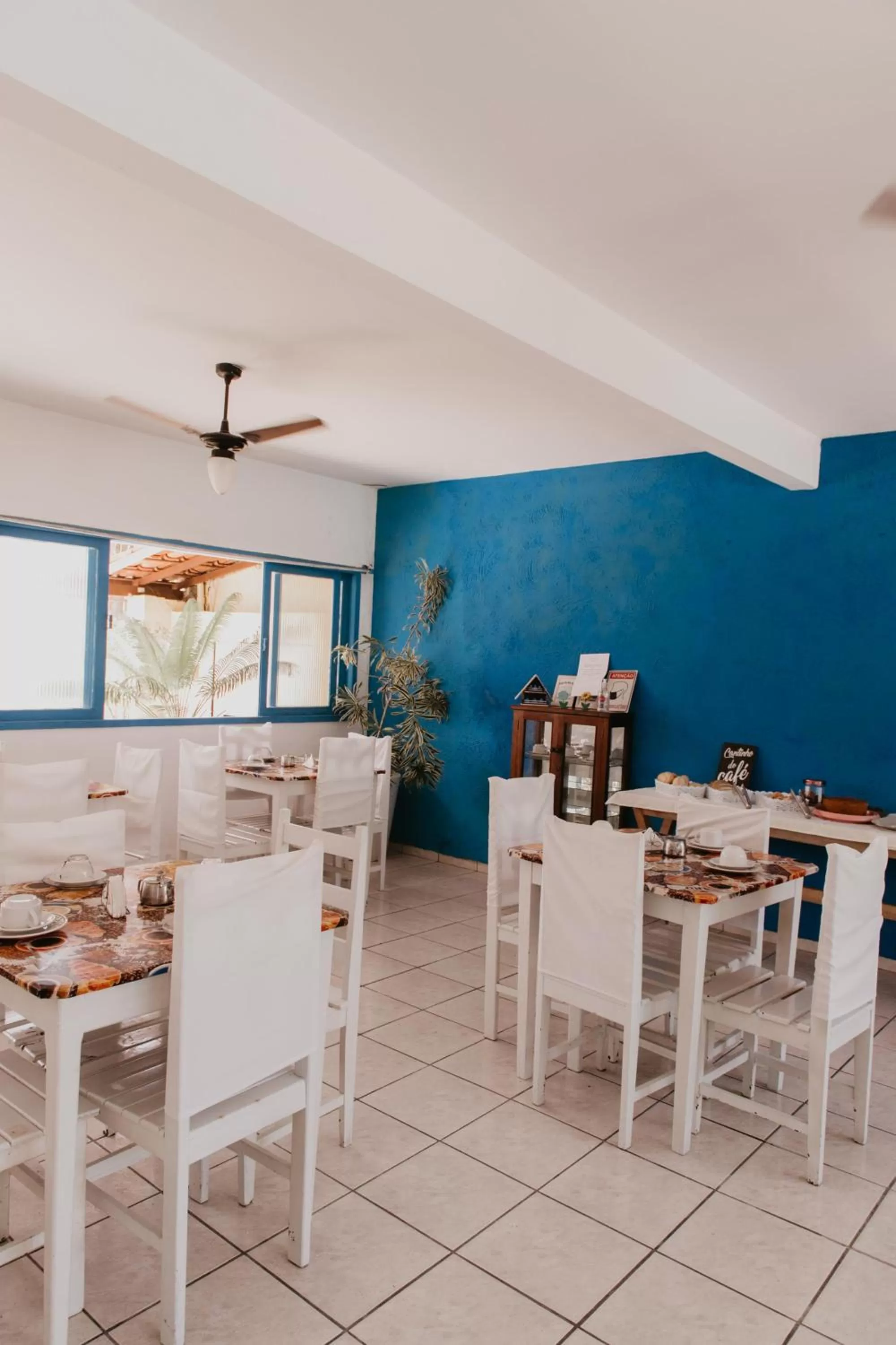 Restaurant/places to eat in Pousada Costamar
