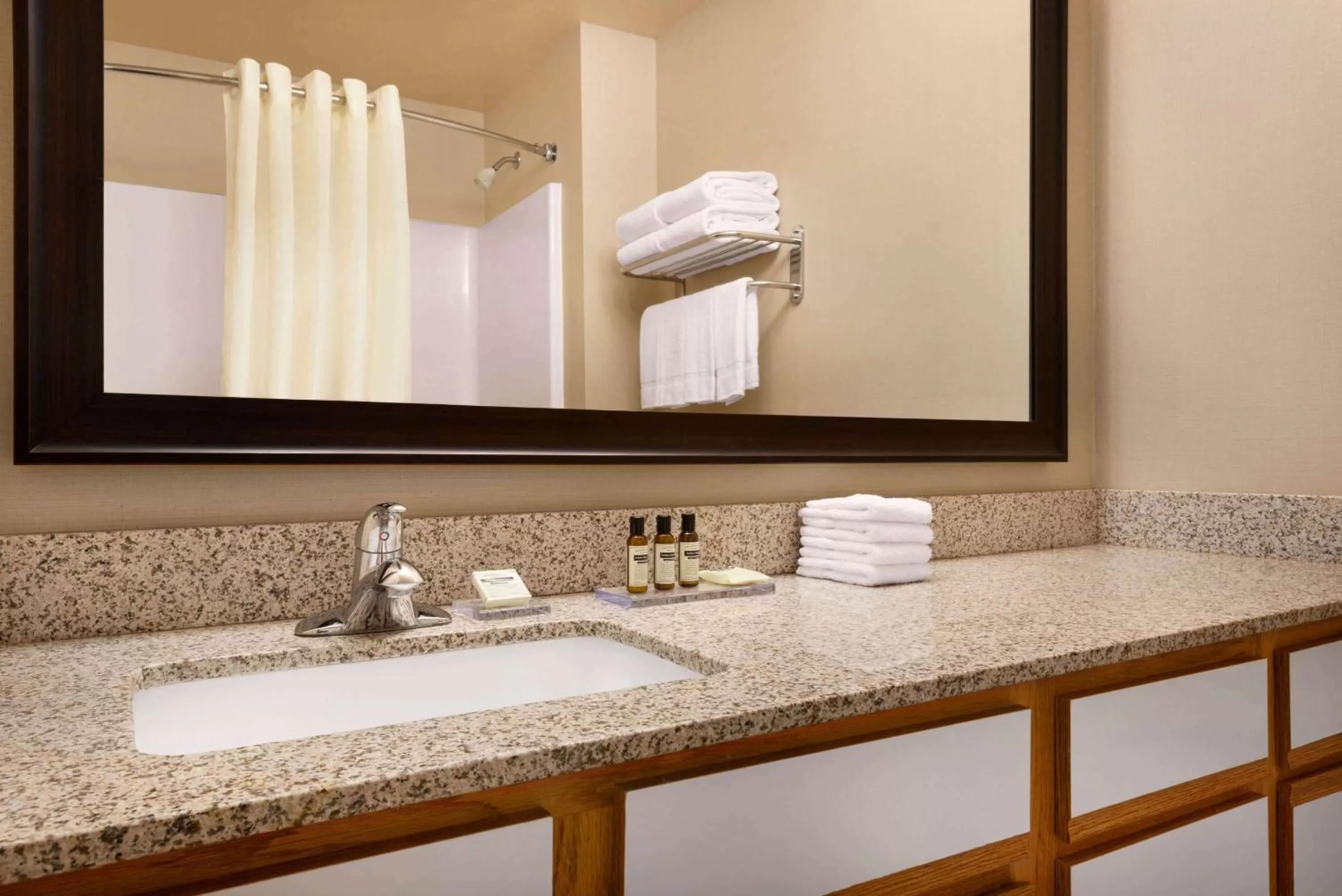 Bathroom in Hawthorn Extended Stay by Wyndham Milwaukee Airport